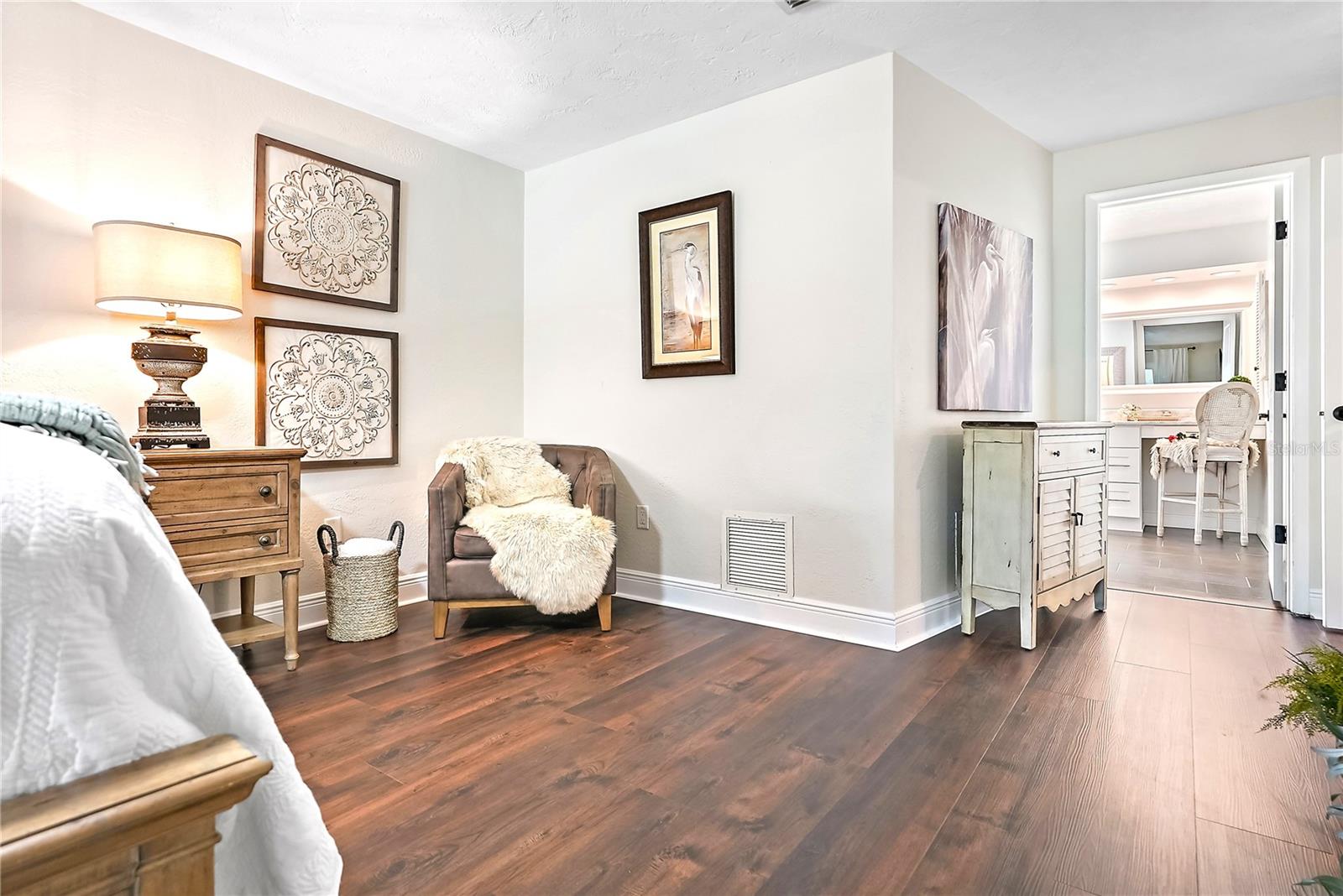 9072 BAYWOOD PARK DR