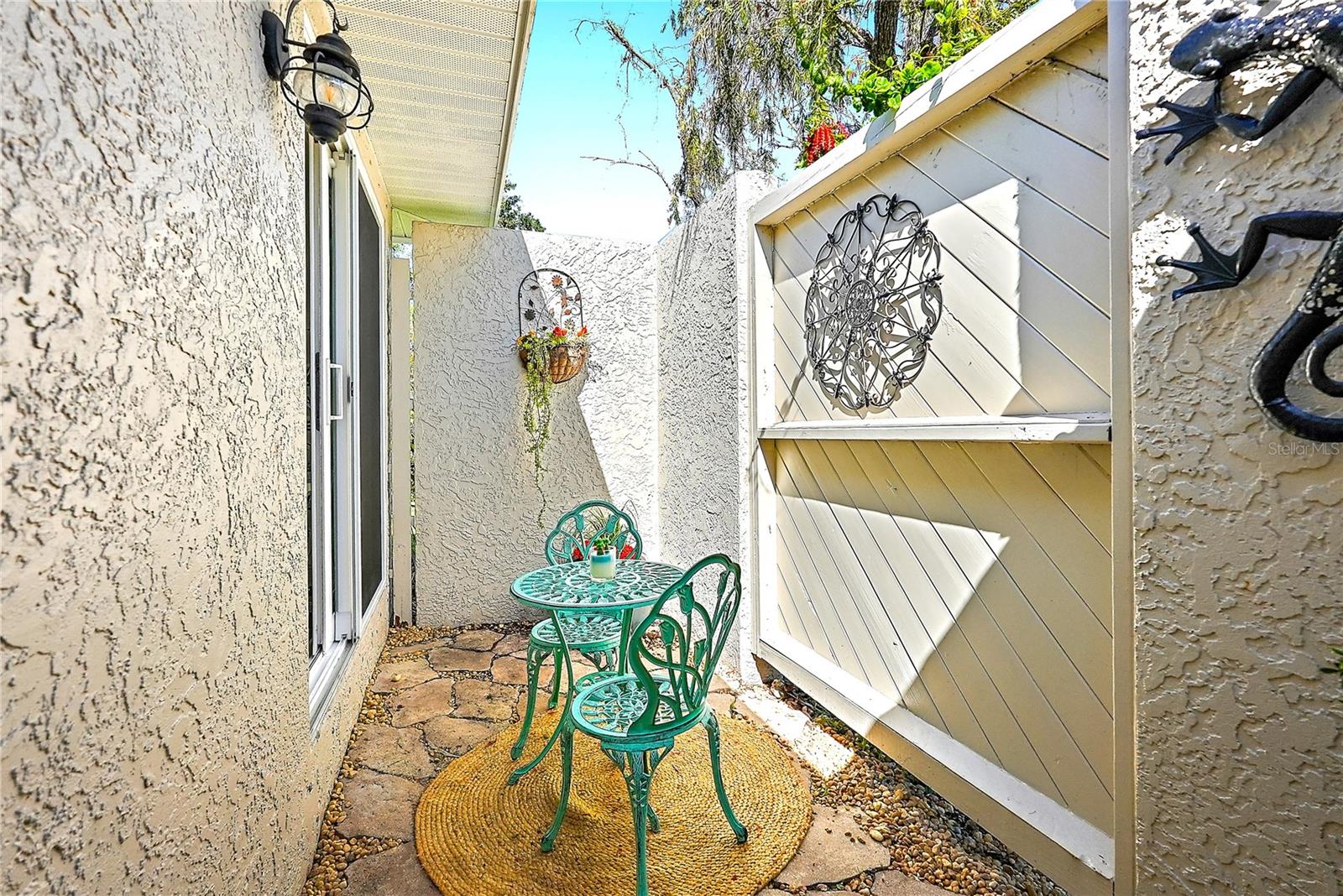 9072 BAYWOOD PARK DR