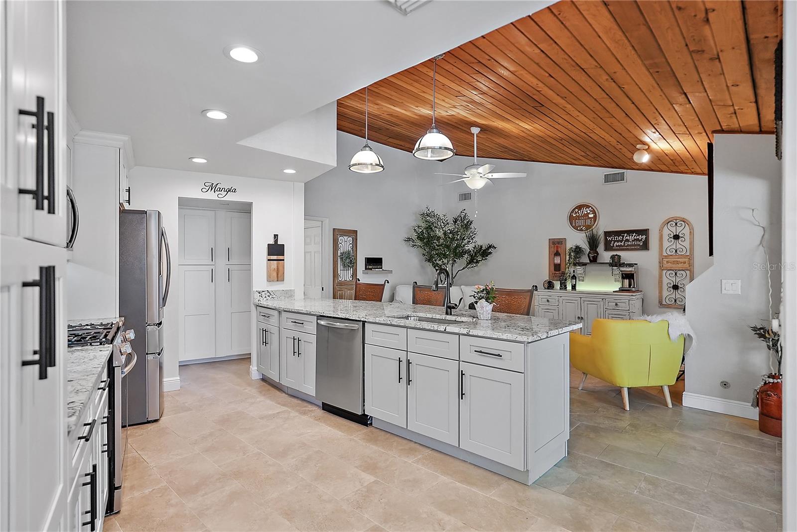 9072 BAYWOOD PARK DR