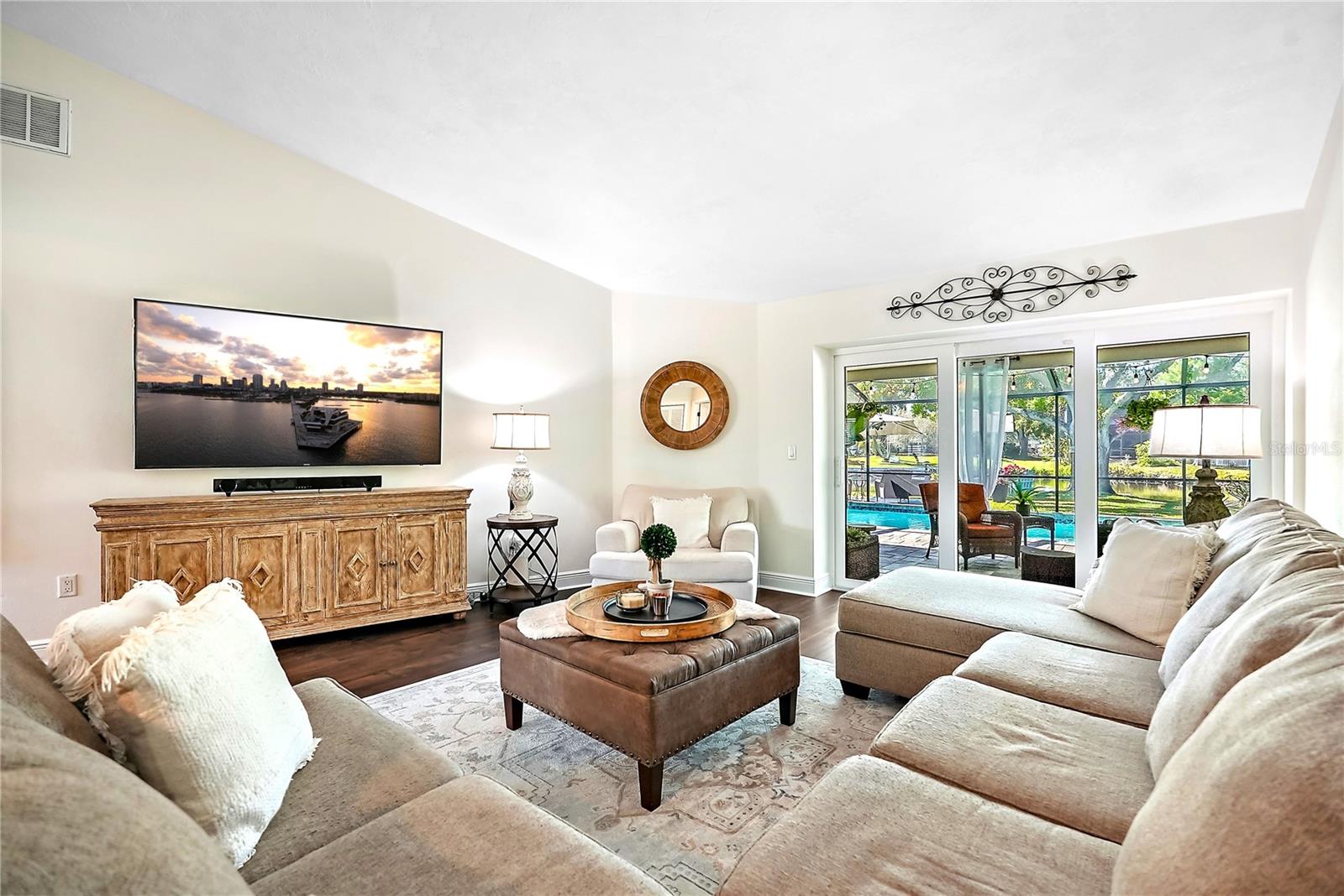 9072 BAYWOOD PARK DR