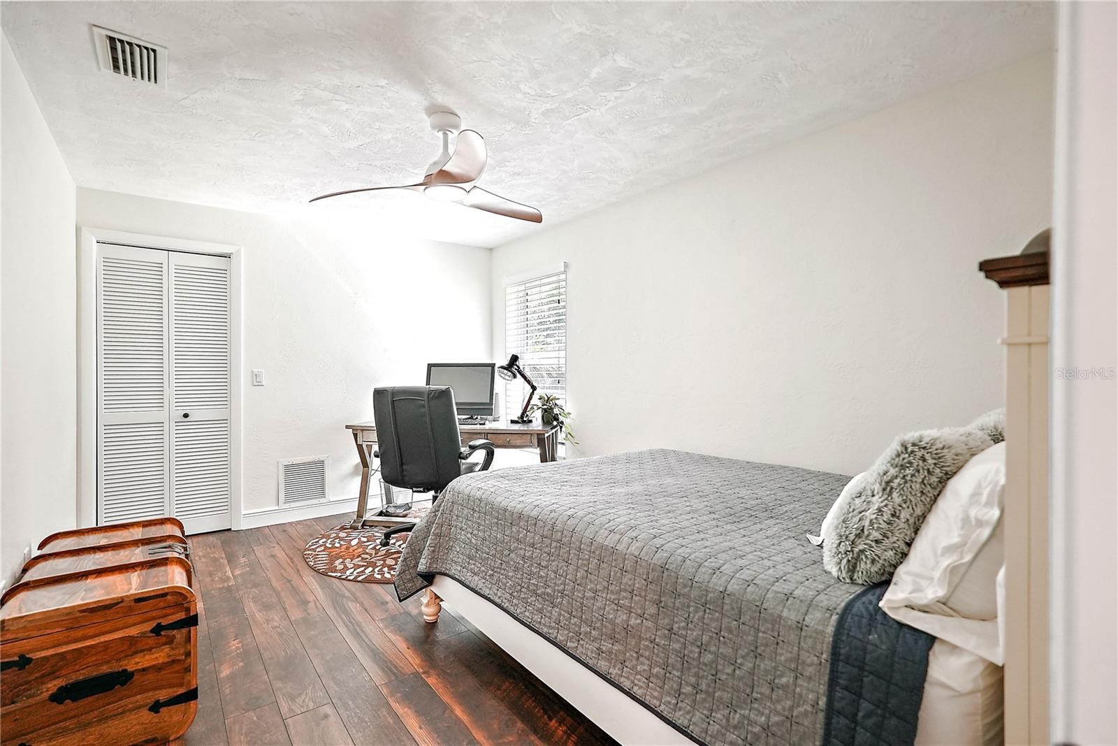 9072 BAYWOOD PARK DR