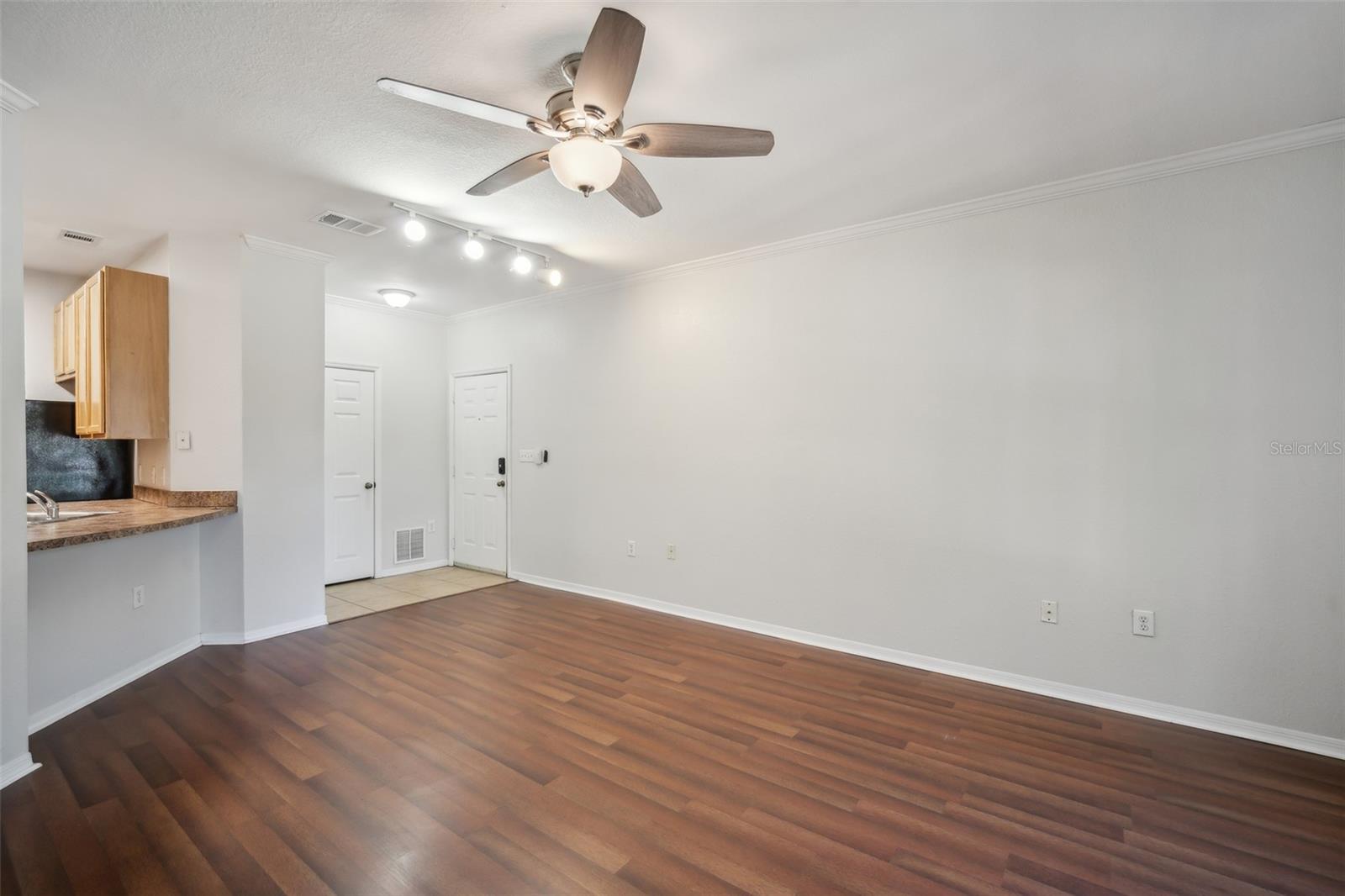 10019 COURTNEY PALMS BLVD #203