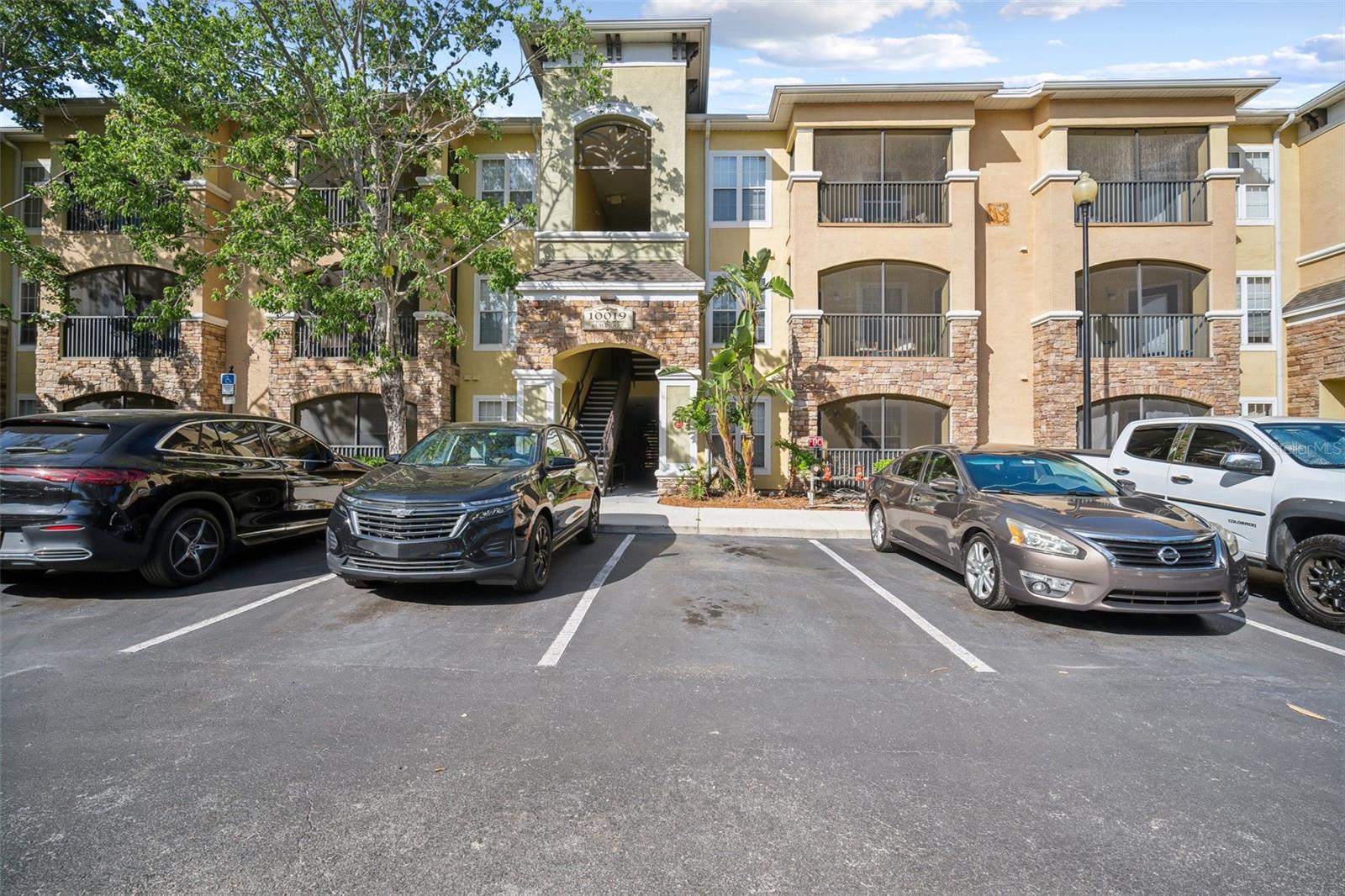 10019 COURTNEY PALMS BLVD #203