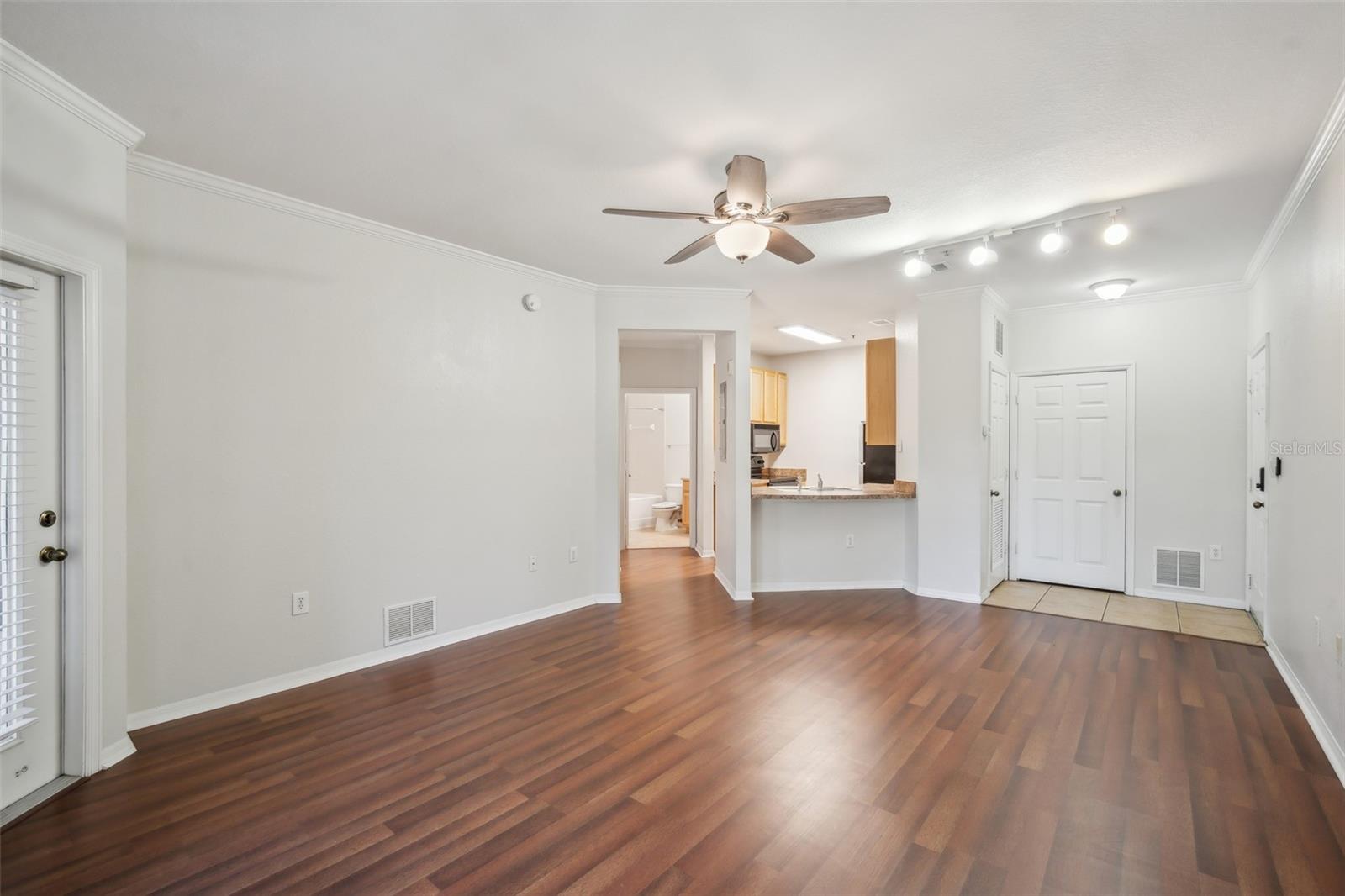 10019 COURTNEY PALMS BLVD #203