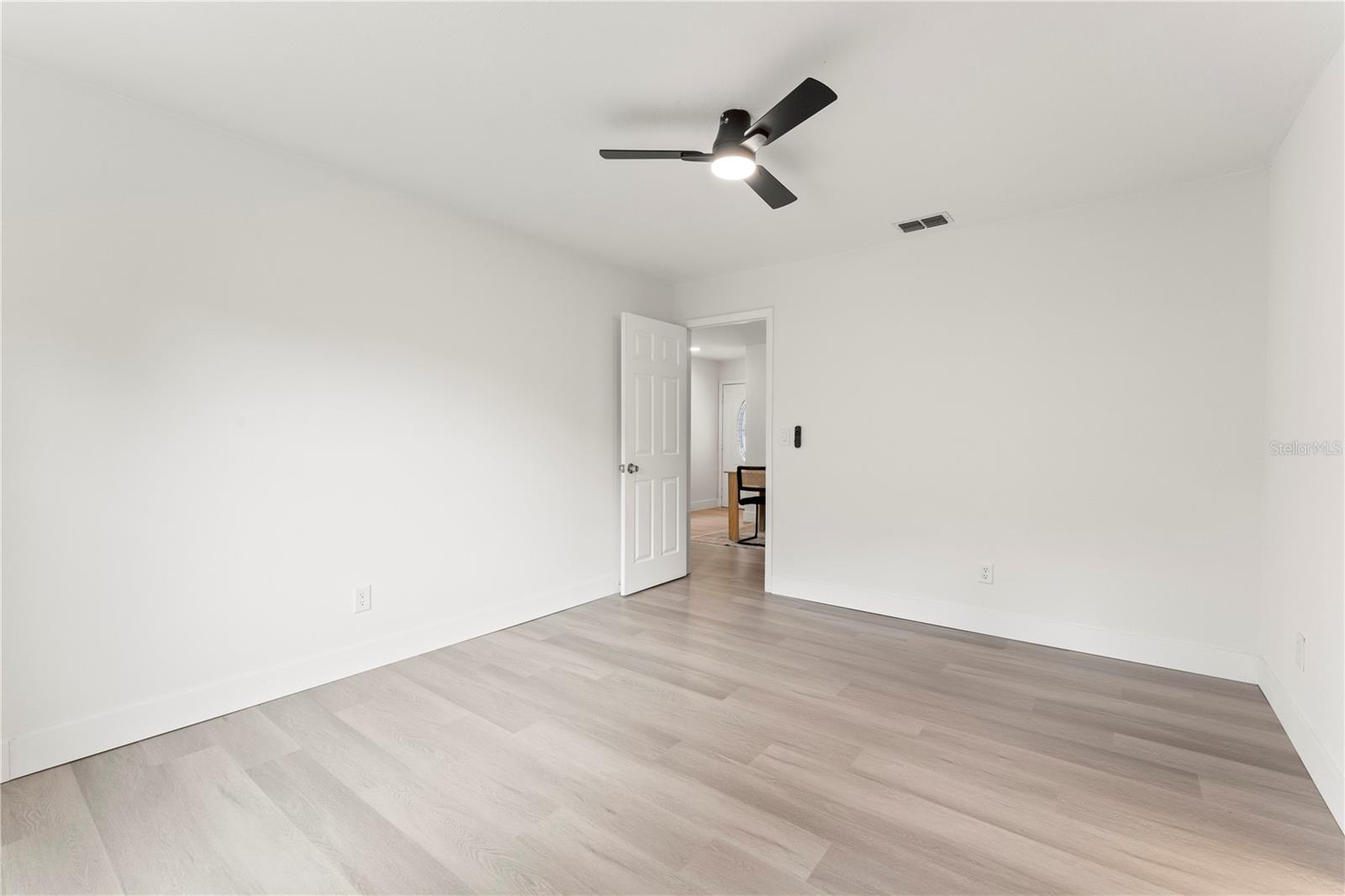 1909 DOVER CT