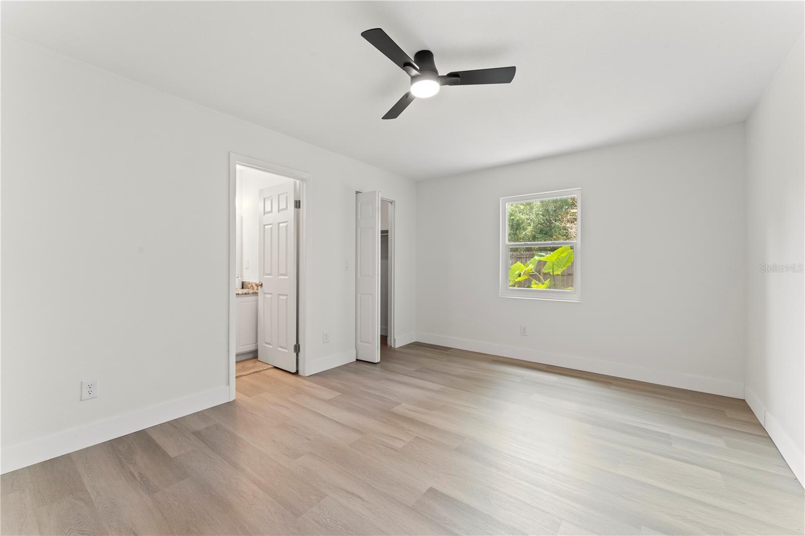 1909 DOVER CT
