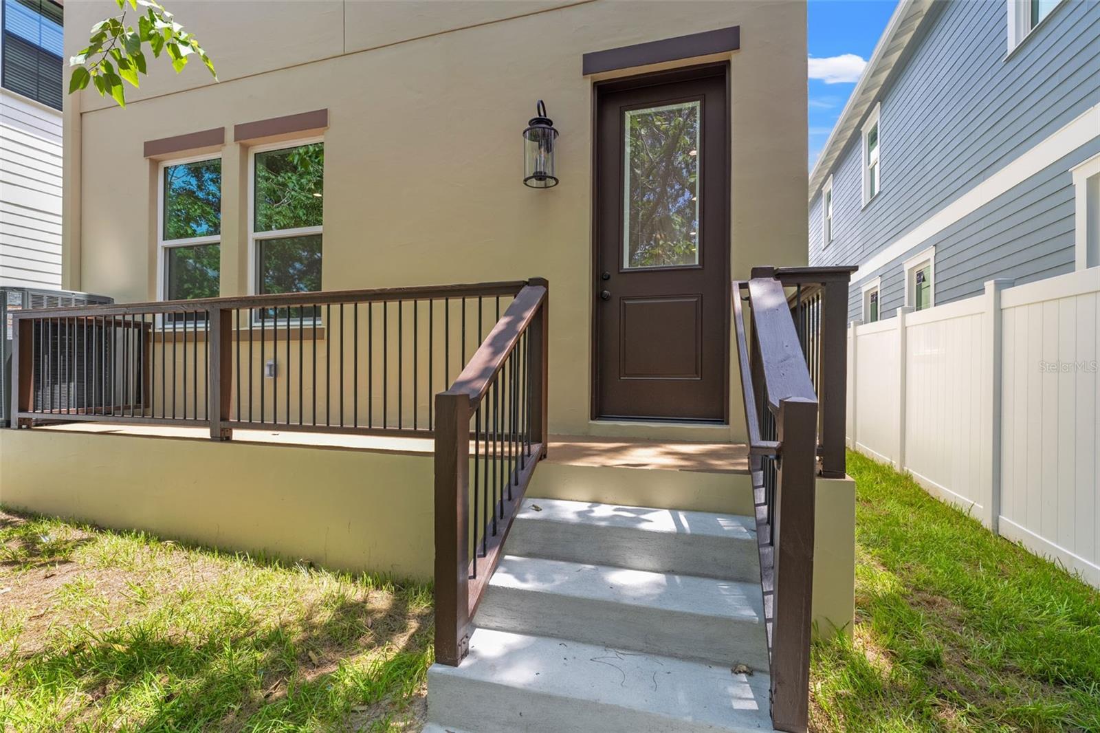 115 W HIAWATHA ST