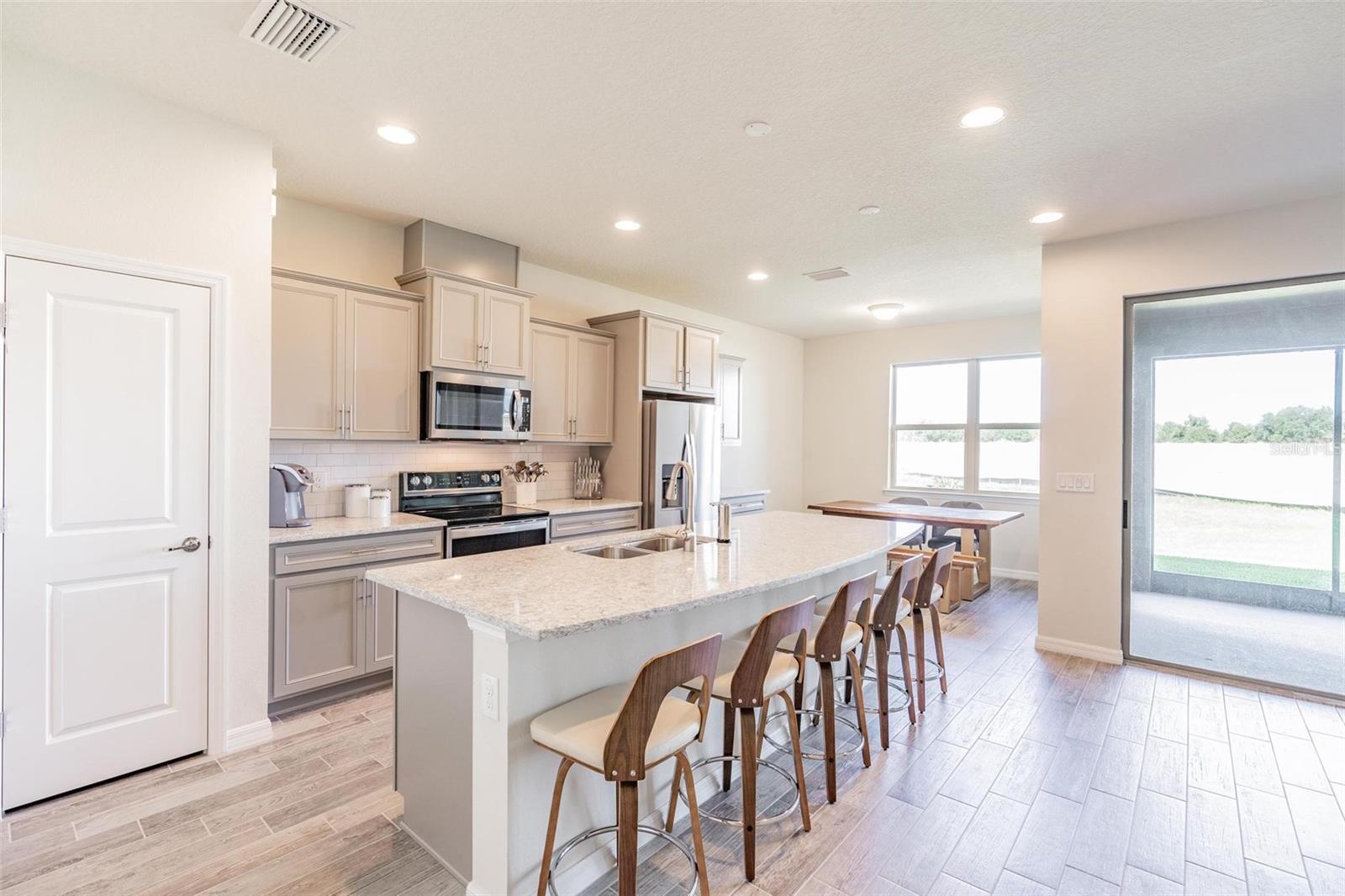 8202 OLIVE BROOK DR