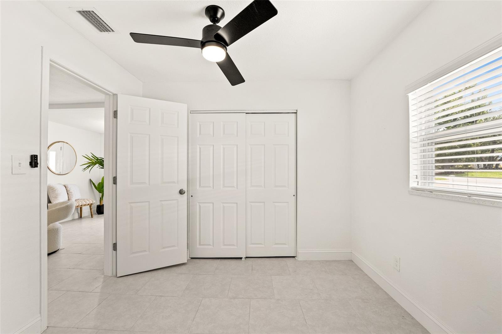 118 W SLIGH AVE