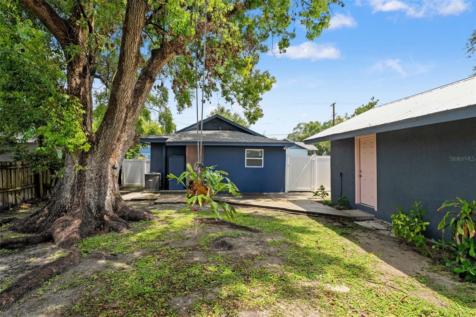 118 W SLIGH AVE