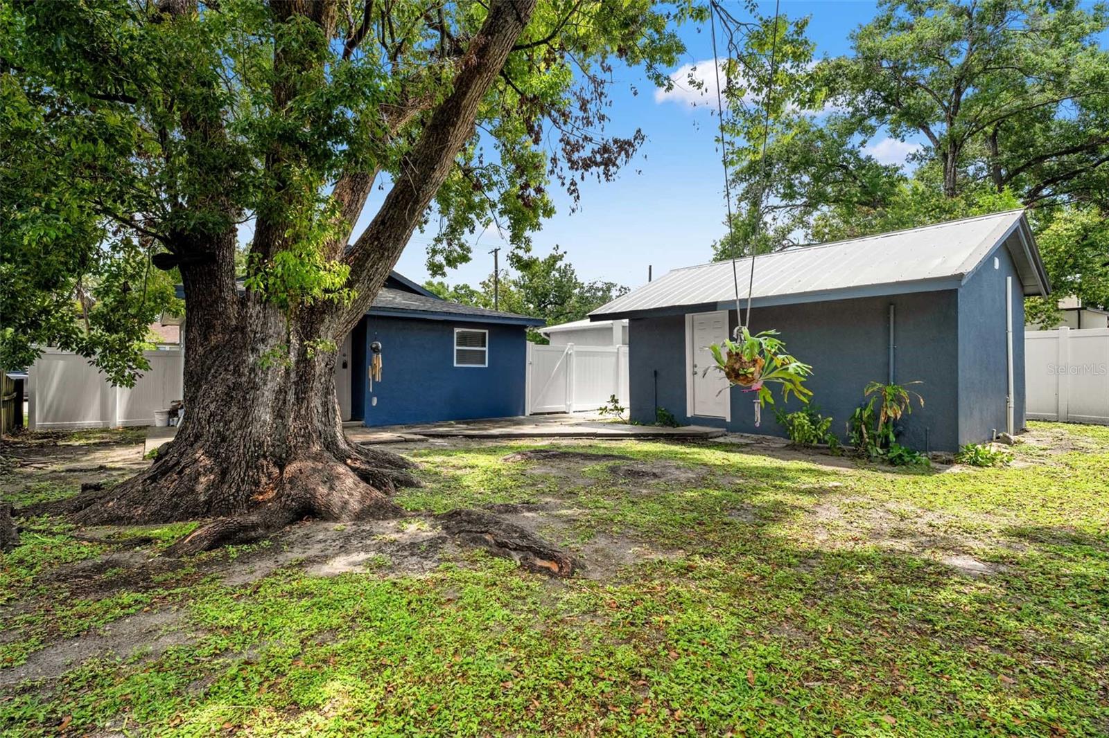 118 W SLIGH AVE