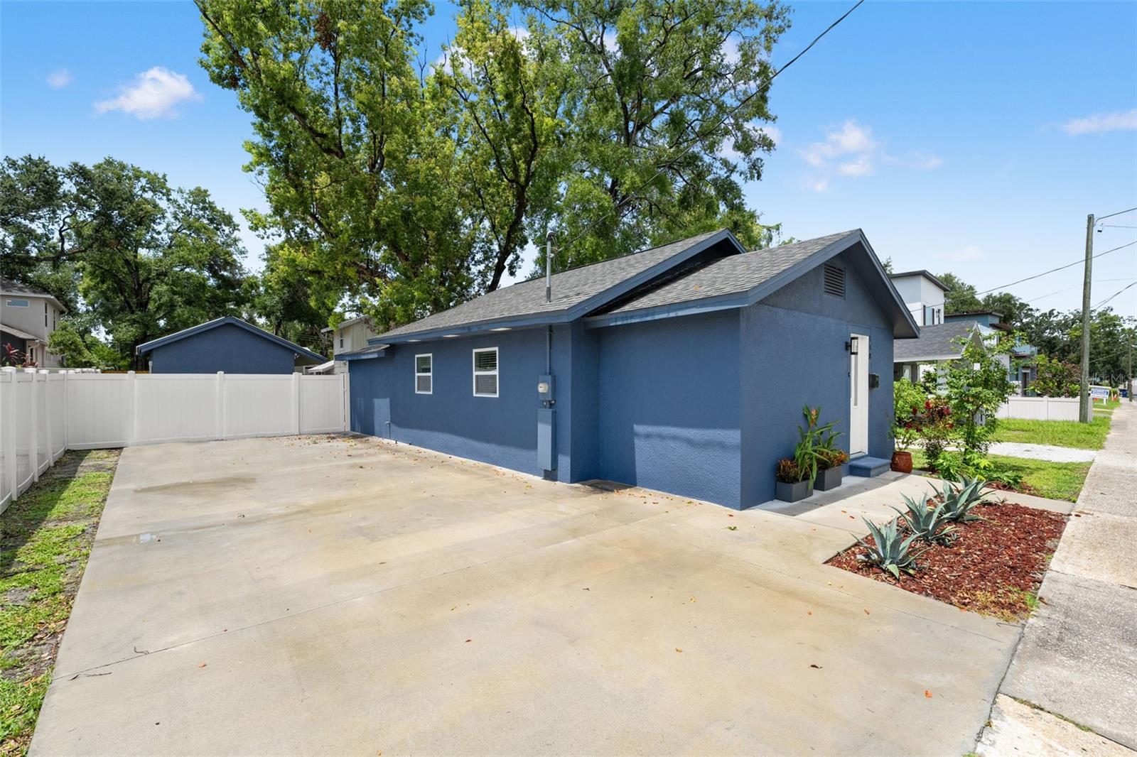 118 W SLIGH AVE