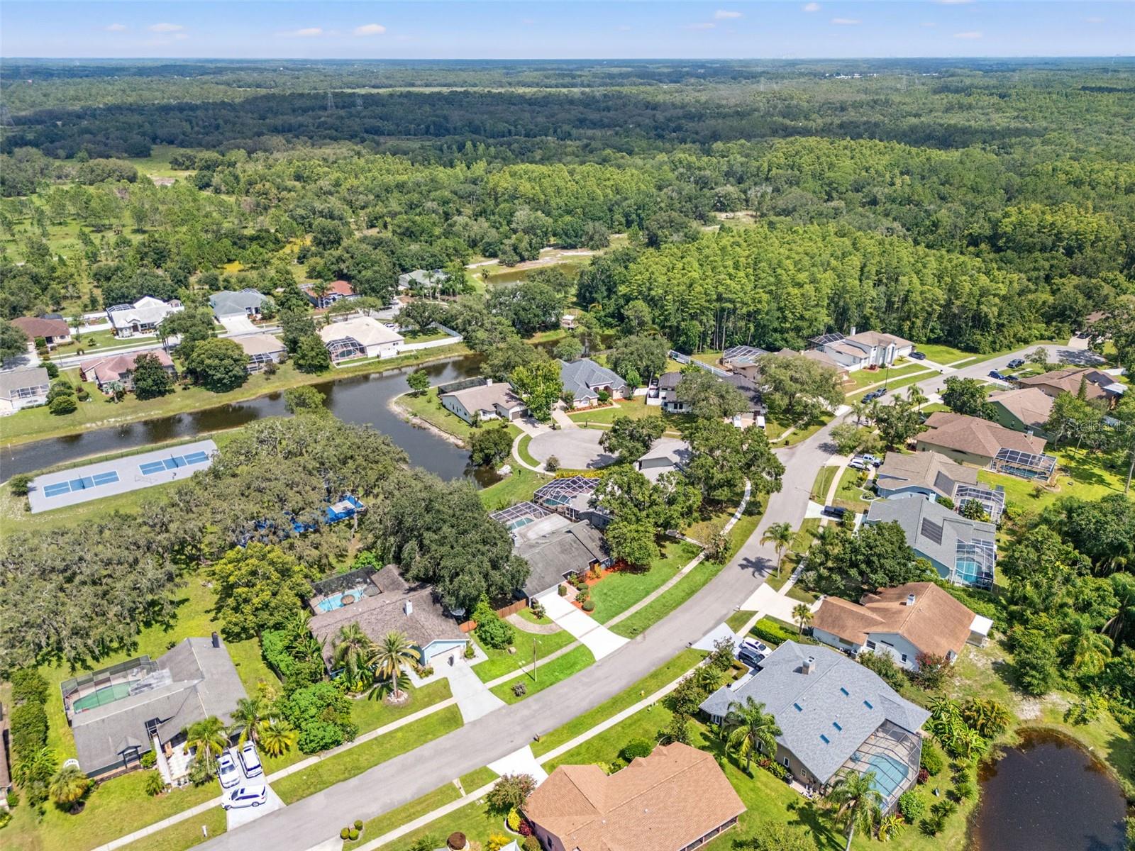 573 WHISPERING LAKES BLVD