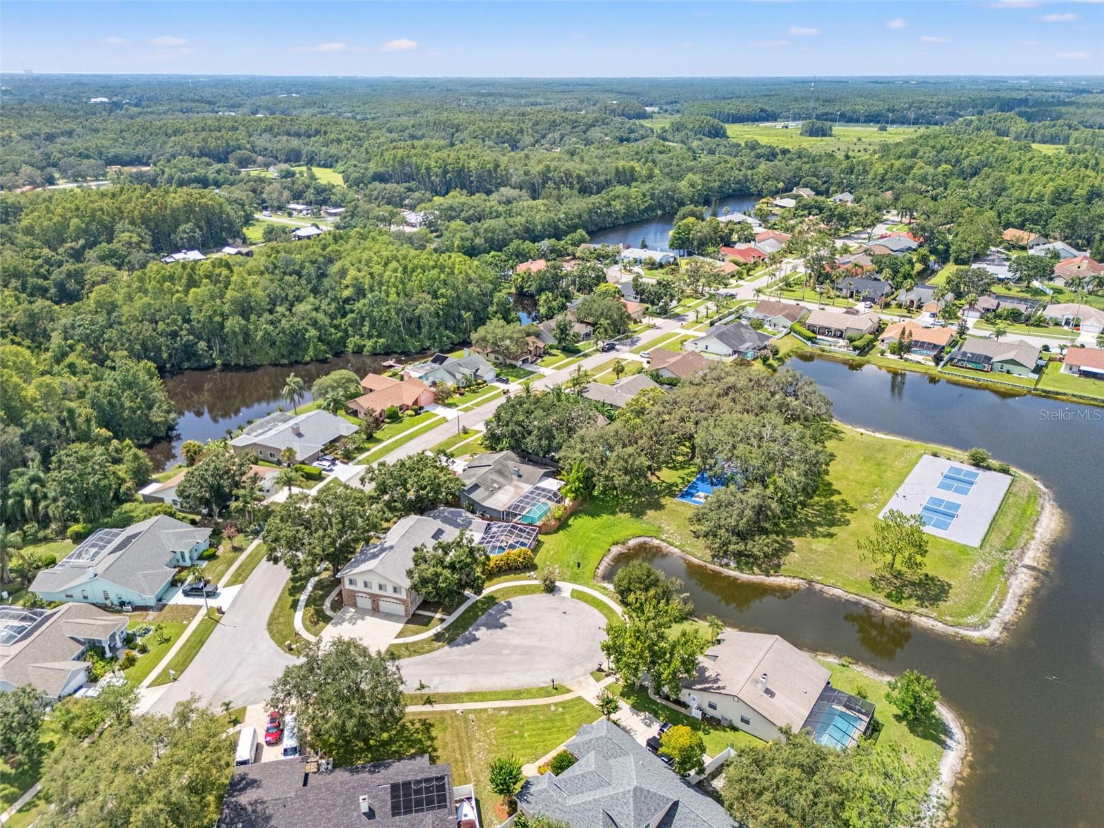 573 WHISPERING LAKES BLVD