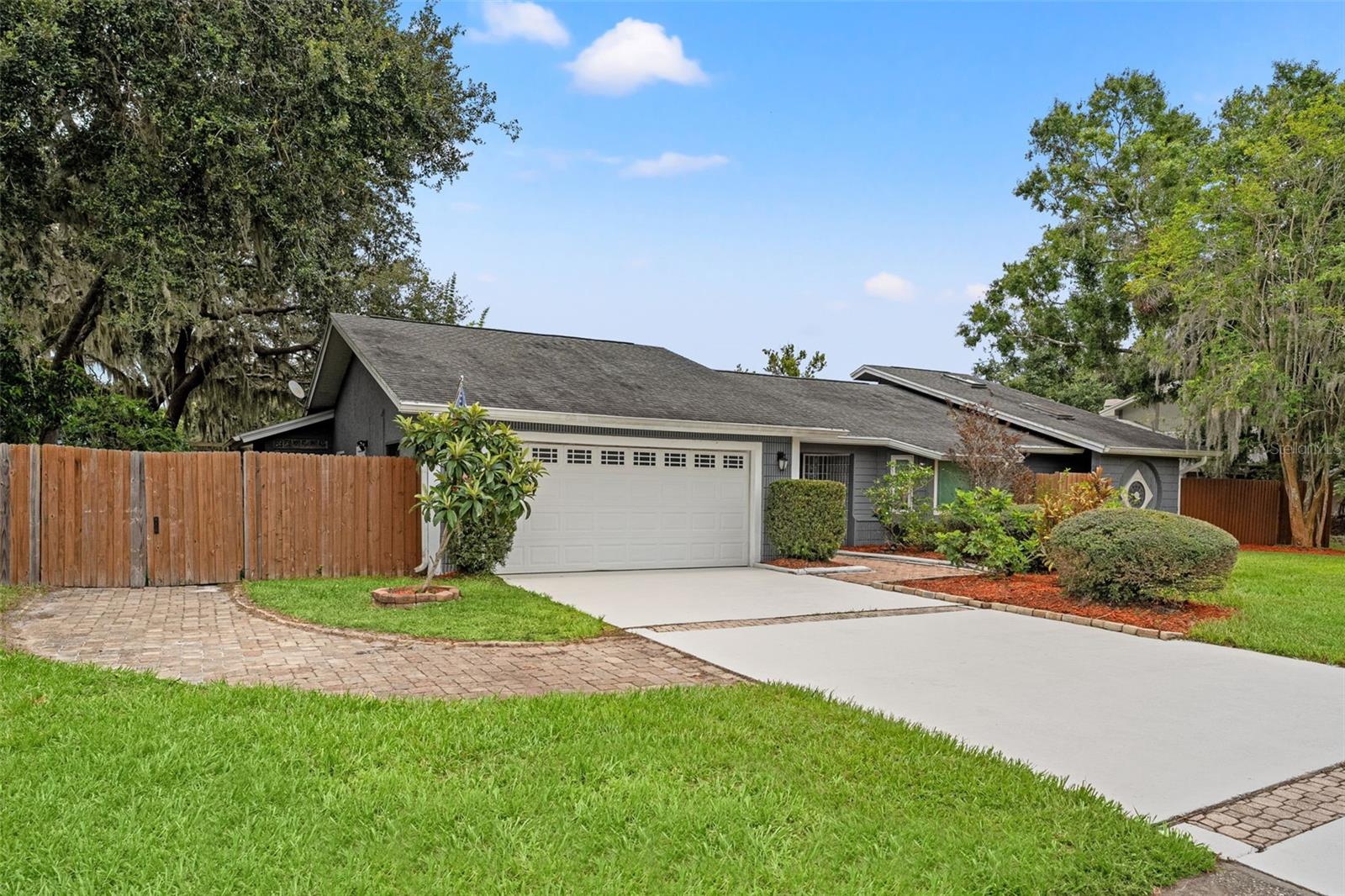 573 WHISPERING LAKES BLVD