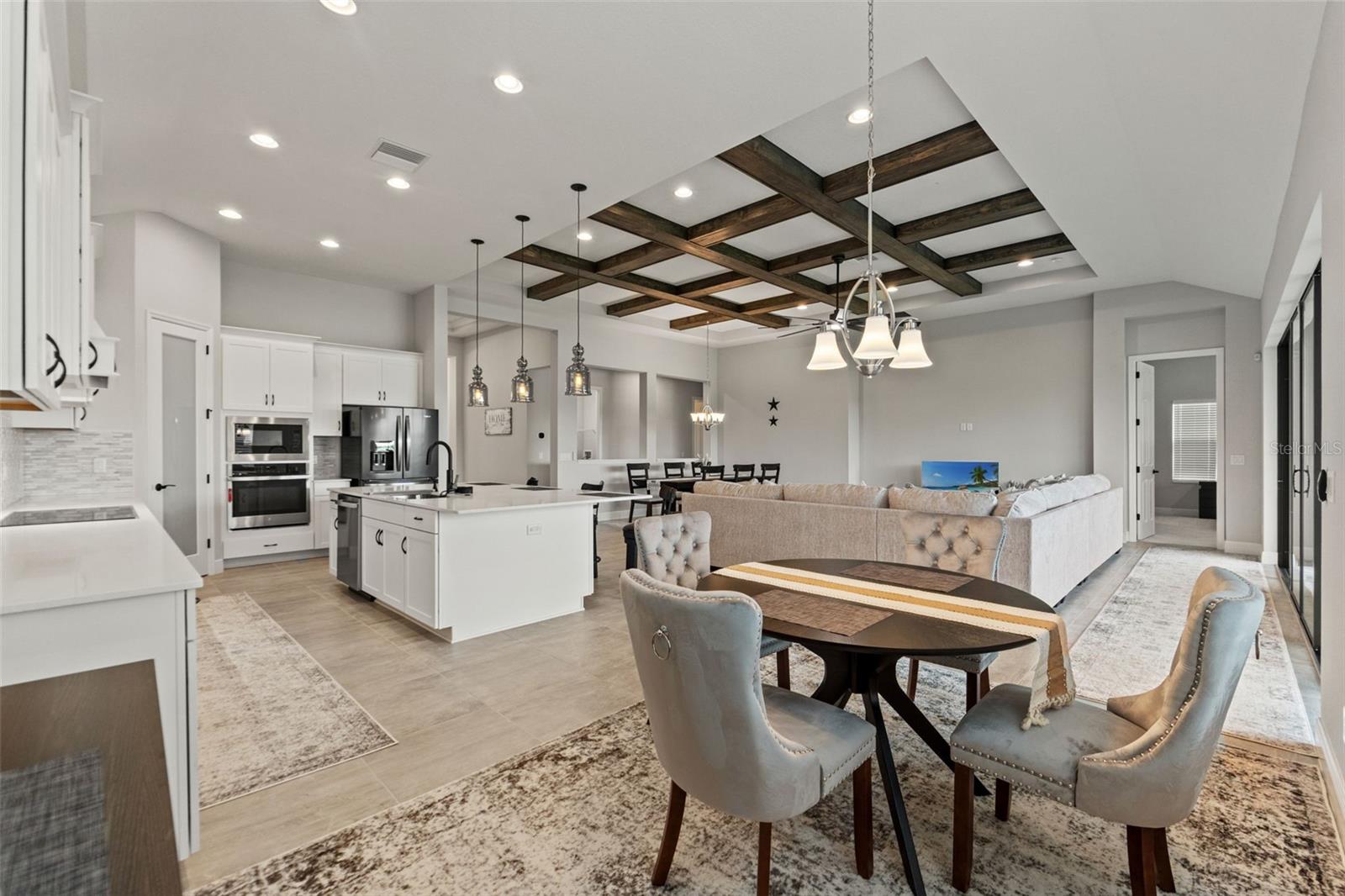 10989 RUSTIC TIMBER LOOP