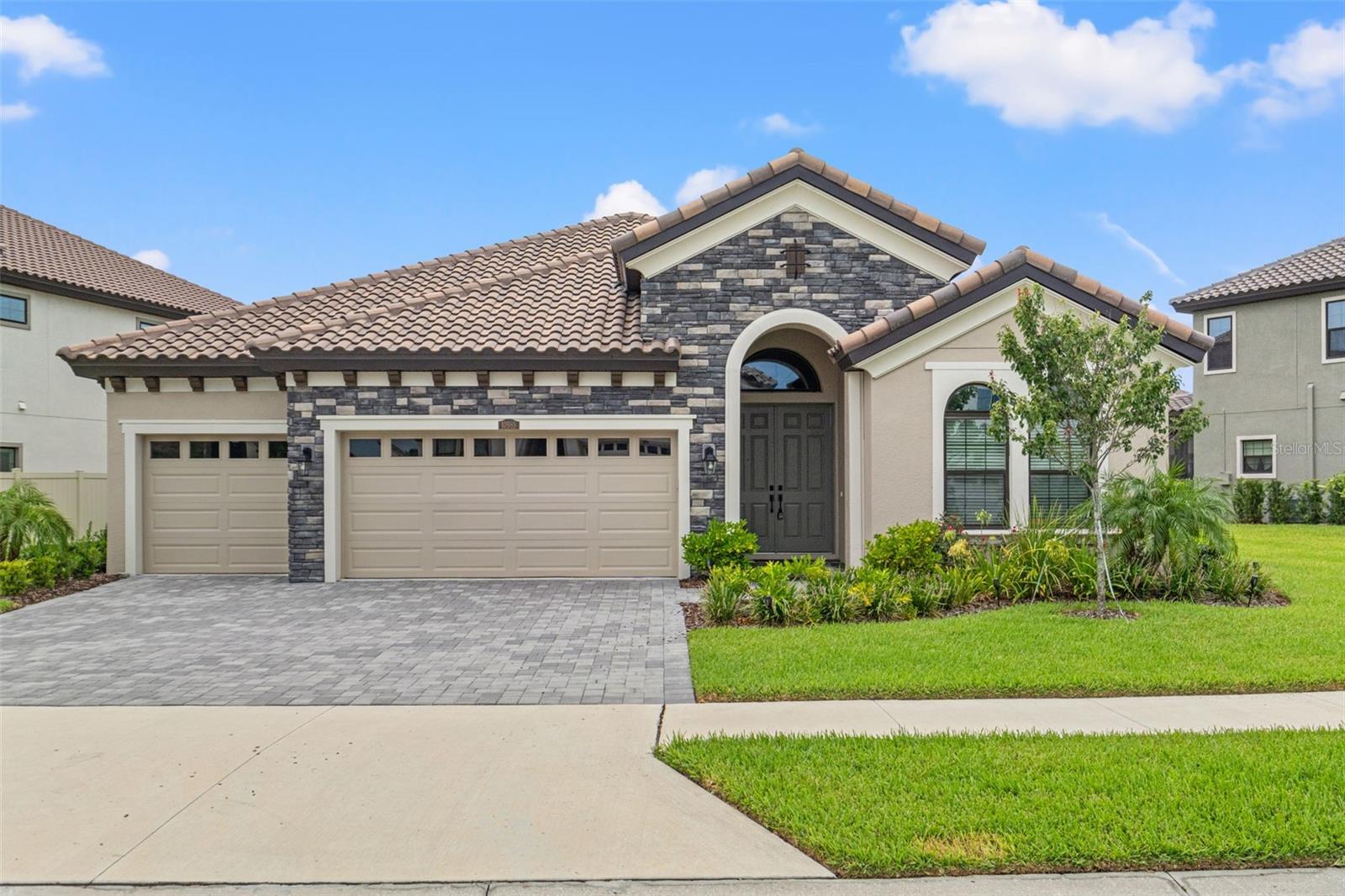 10989 RUSTIC TIMBER LOOP