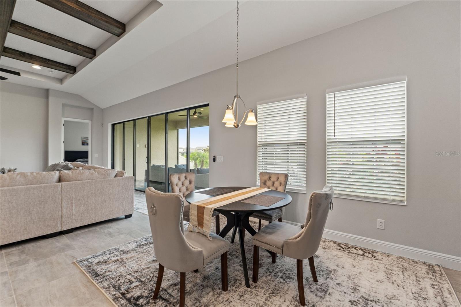 10989 RUSTIC TIMBER LOOP