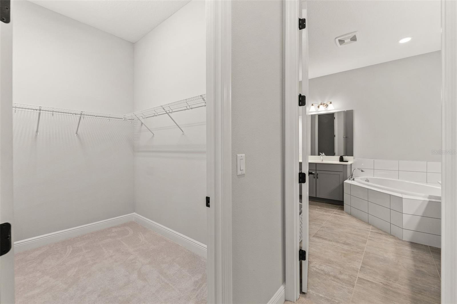 10989 RUSTIC TIMBER LOOP