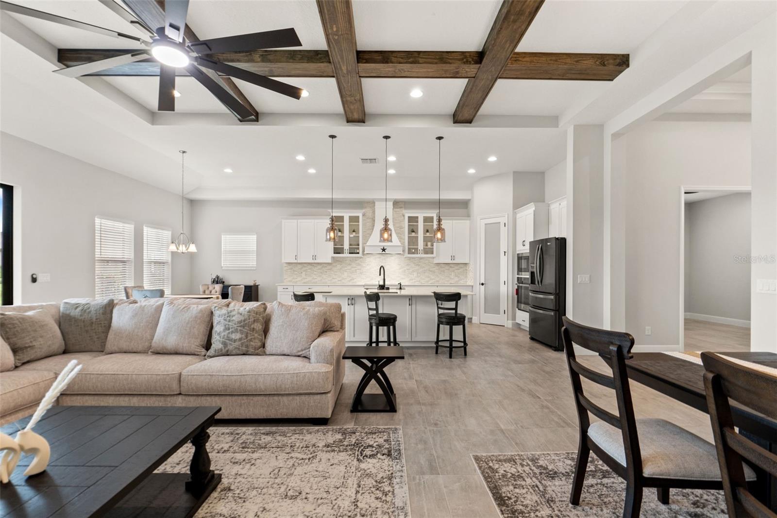 10989 RUSTIC TIMBER LOOP
