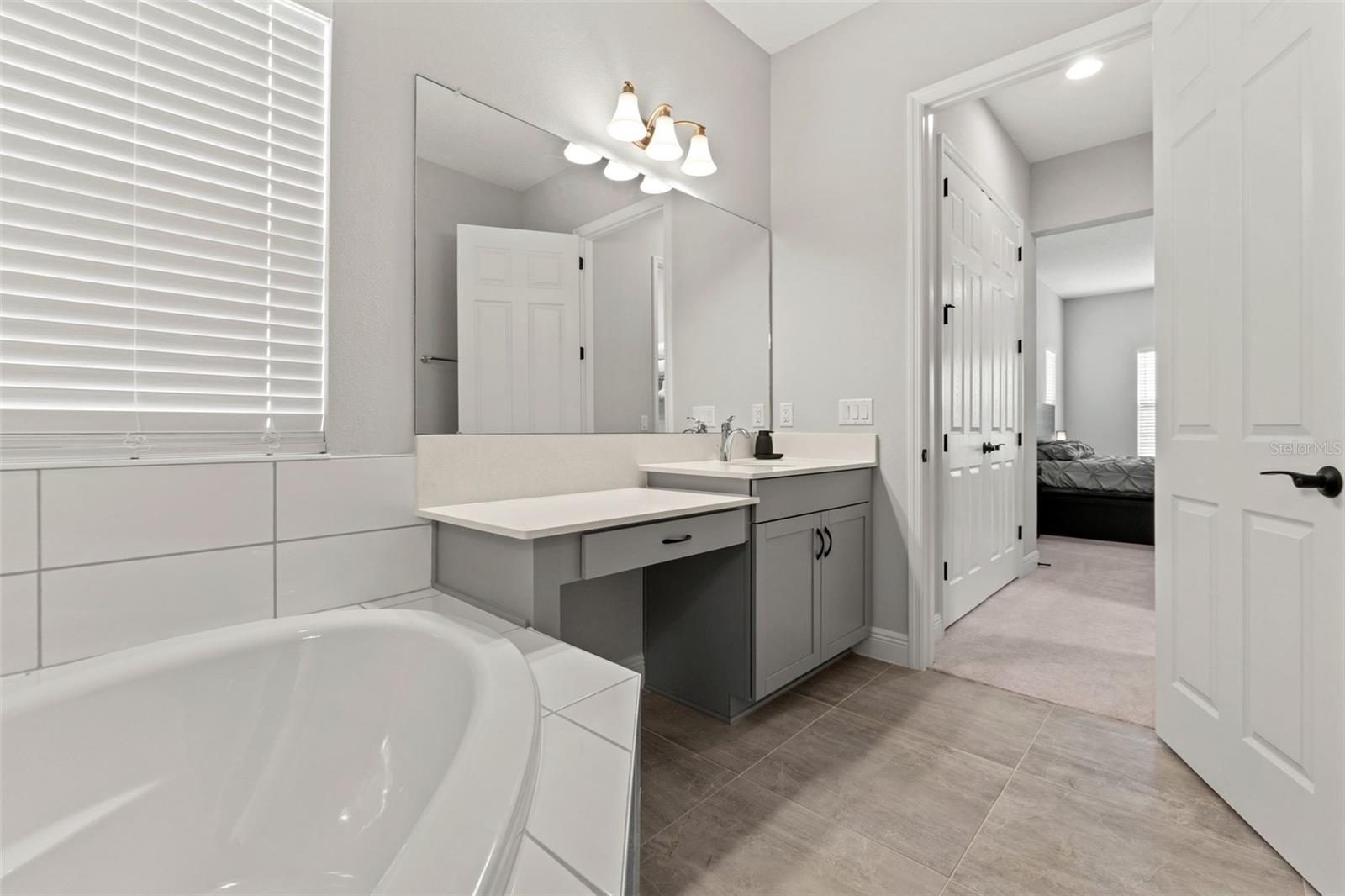 10989 RUSTIC TIMBER LOOP