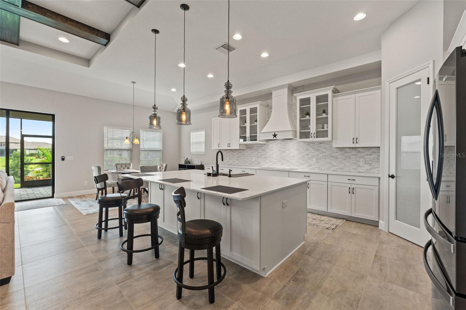 10989 RUSTIC TIMBER LOOP
