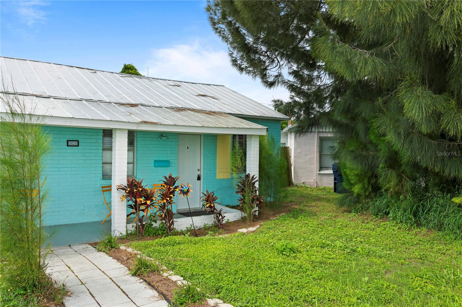 1305 S BERMUDA BLVD
