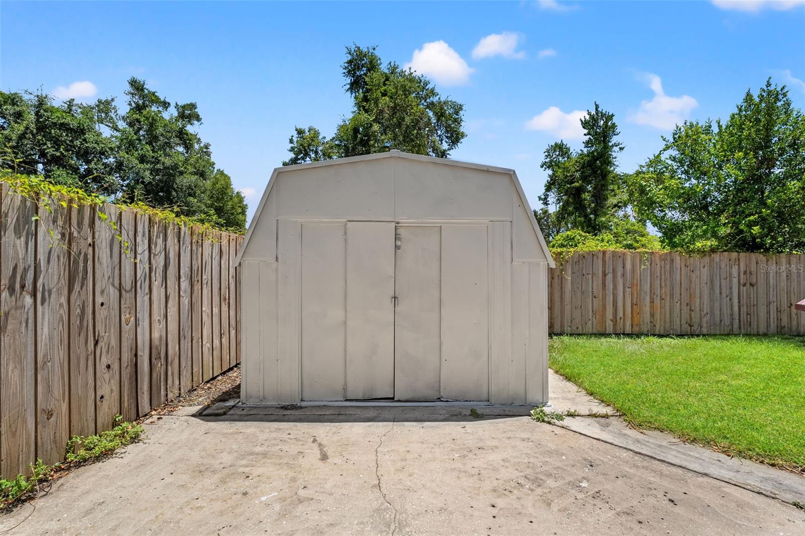 1205 E 33RD AVE