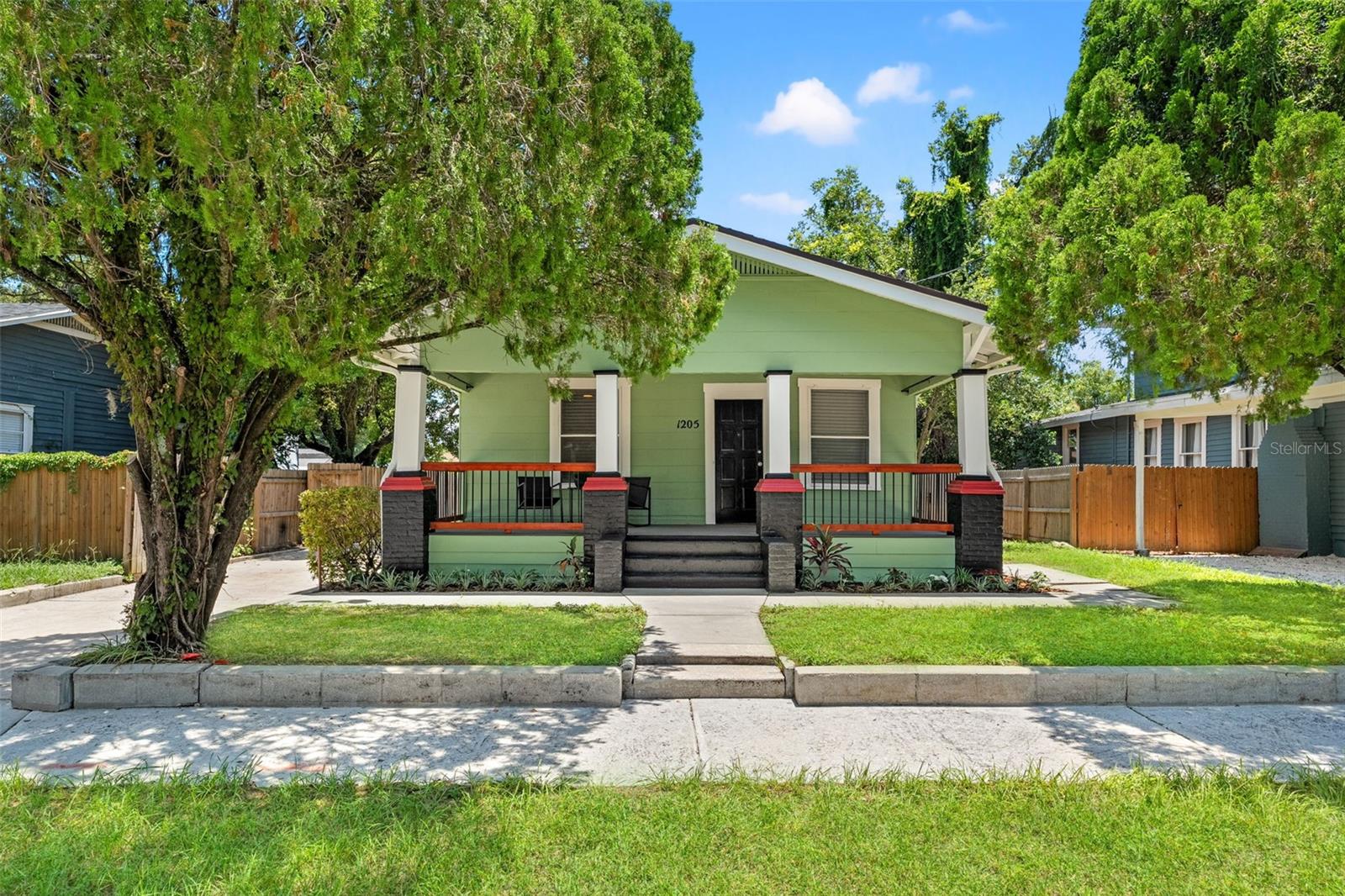 1205 E 33RD AVE