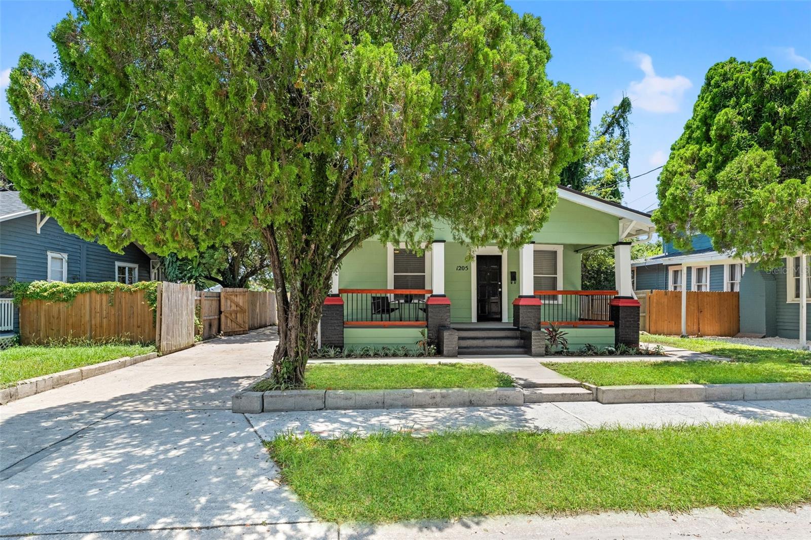 1205 E 33RD AVE