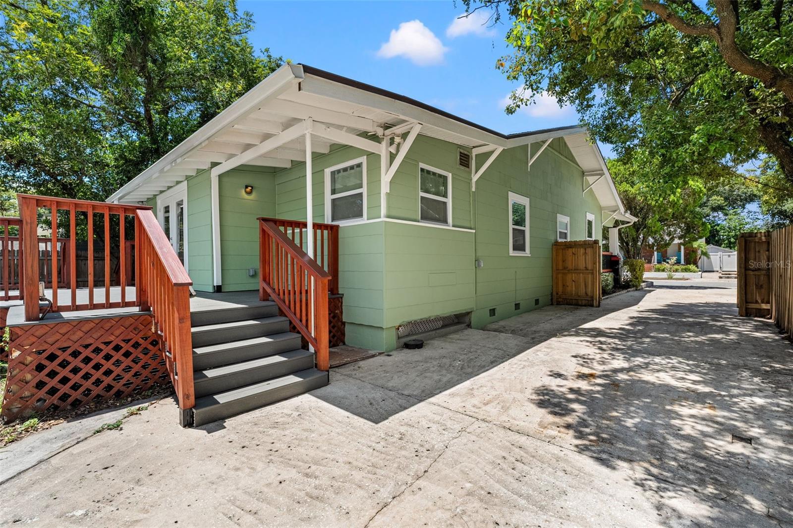1205 E 33RD AVE