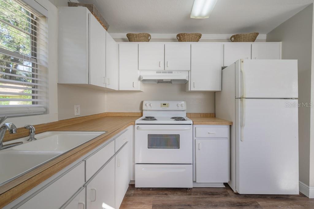 413 W HANNA AVE