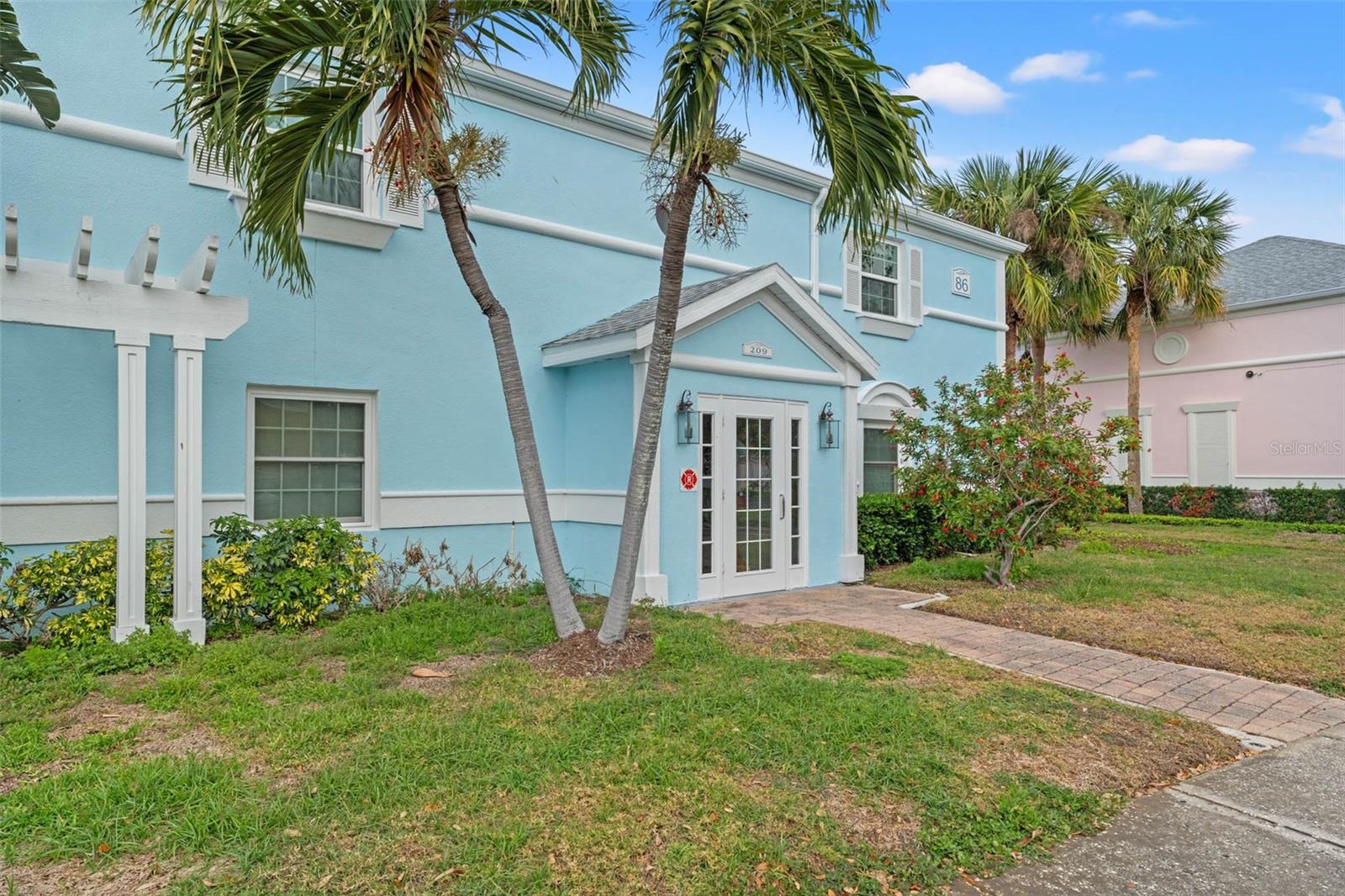 209 SEAHORSE DR SE #D