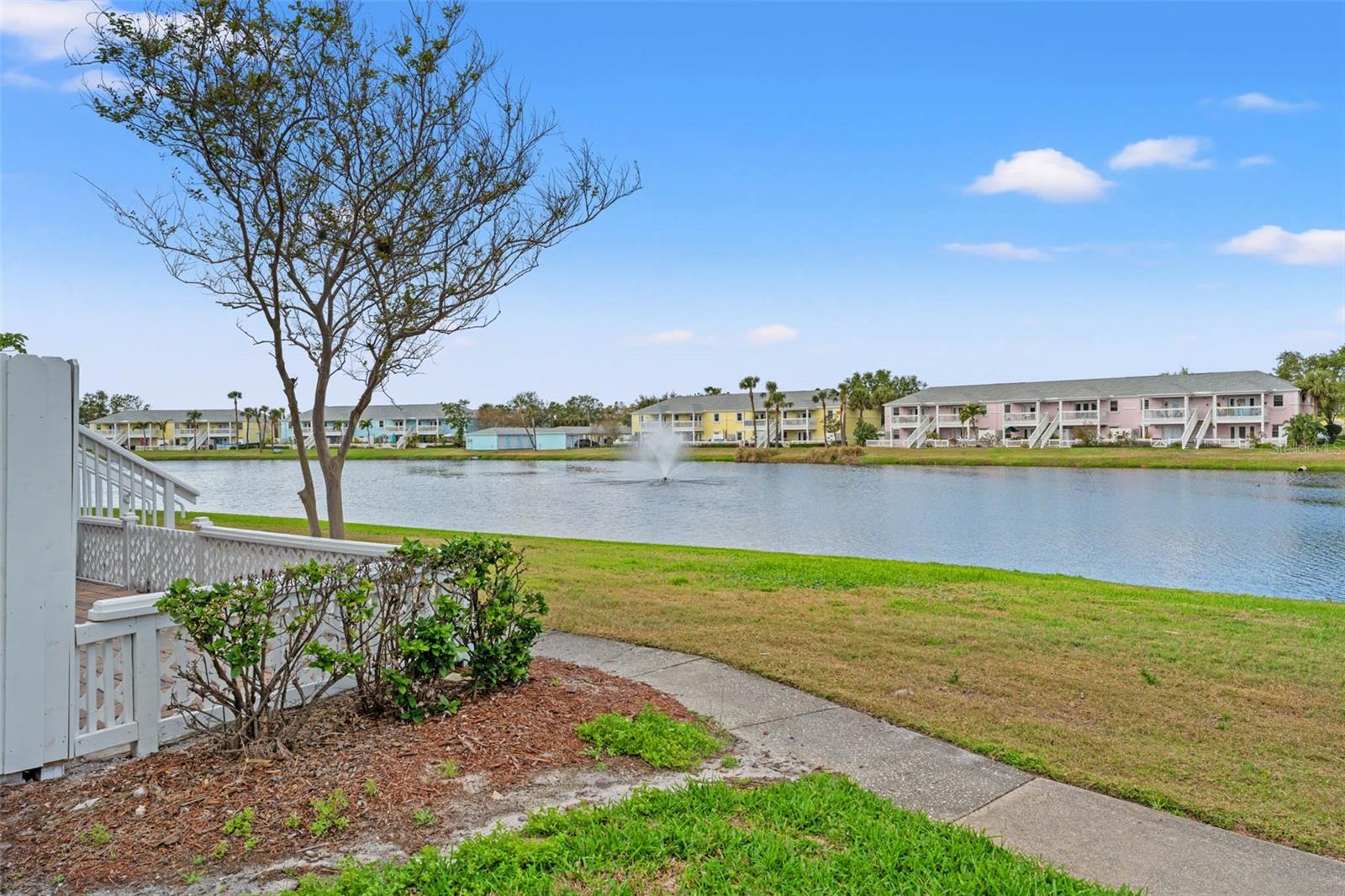 209 SEAHORSE DR SE #D