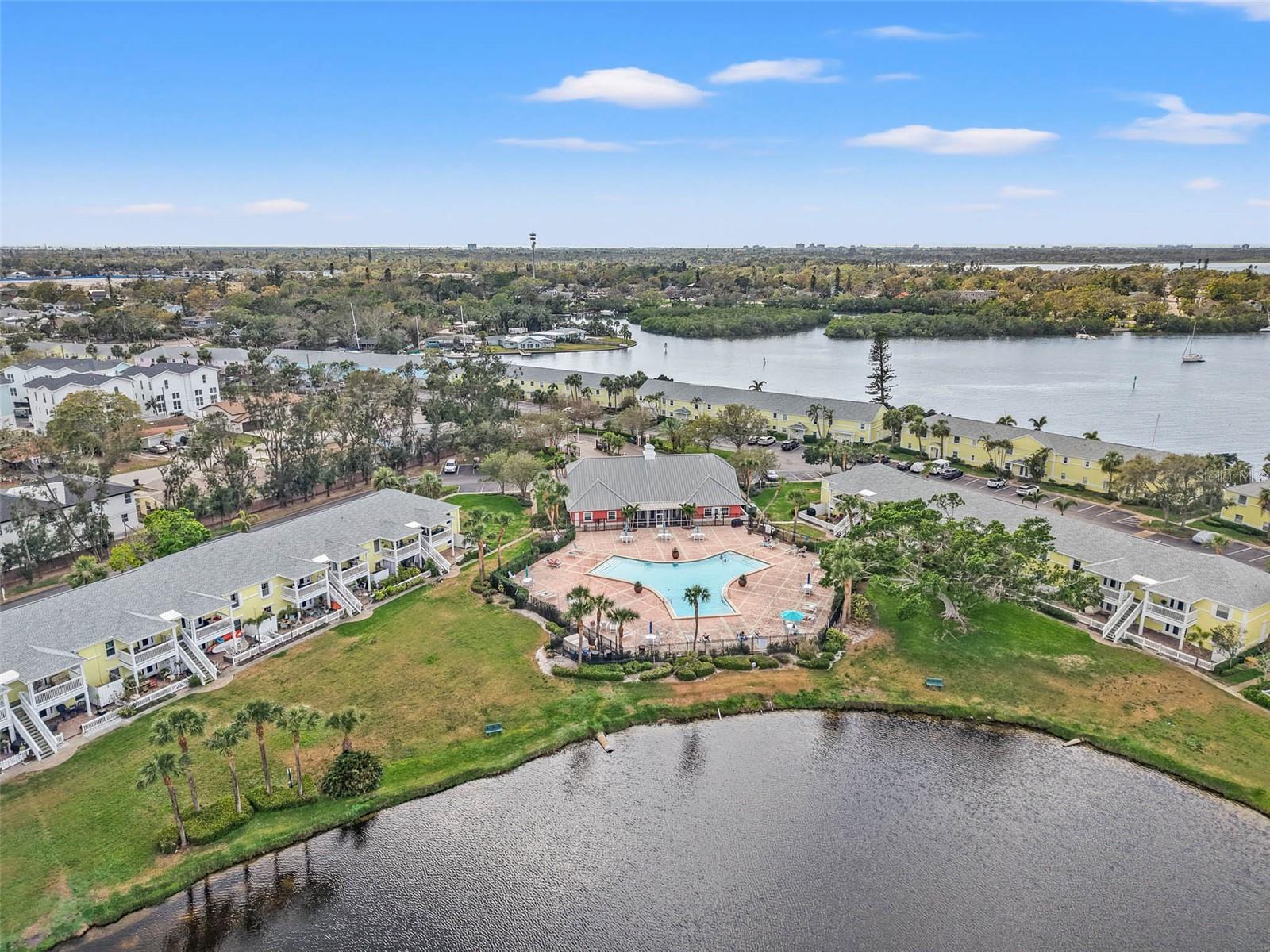 209 SEAHORSE DR SE #D