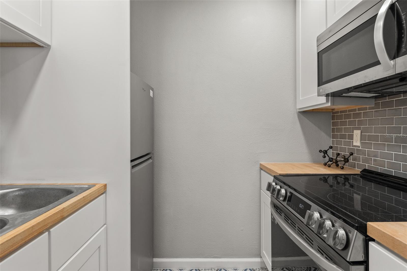 209 SEAHORSE DR SE #D