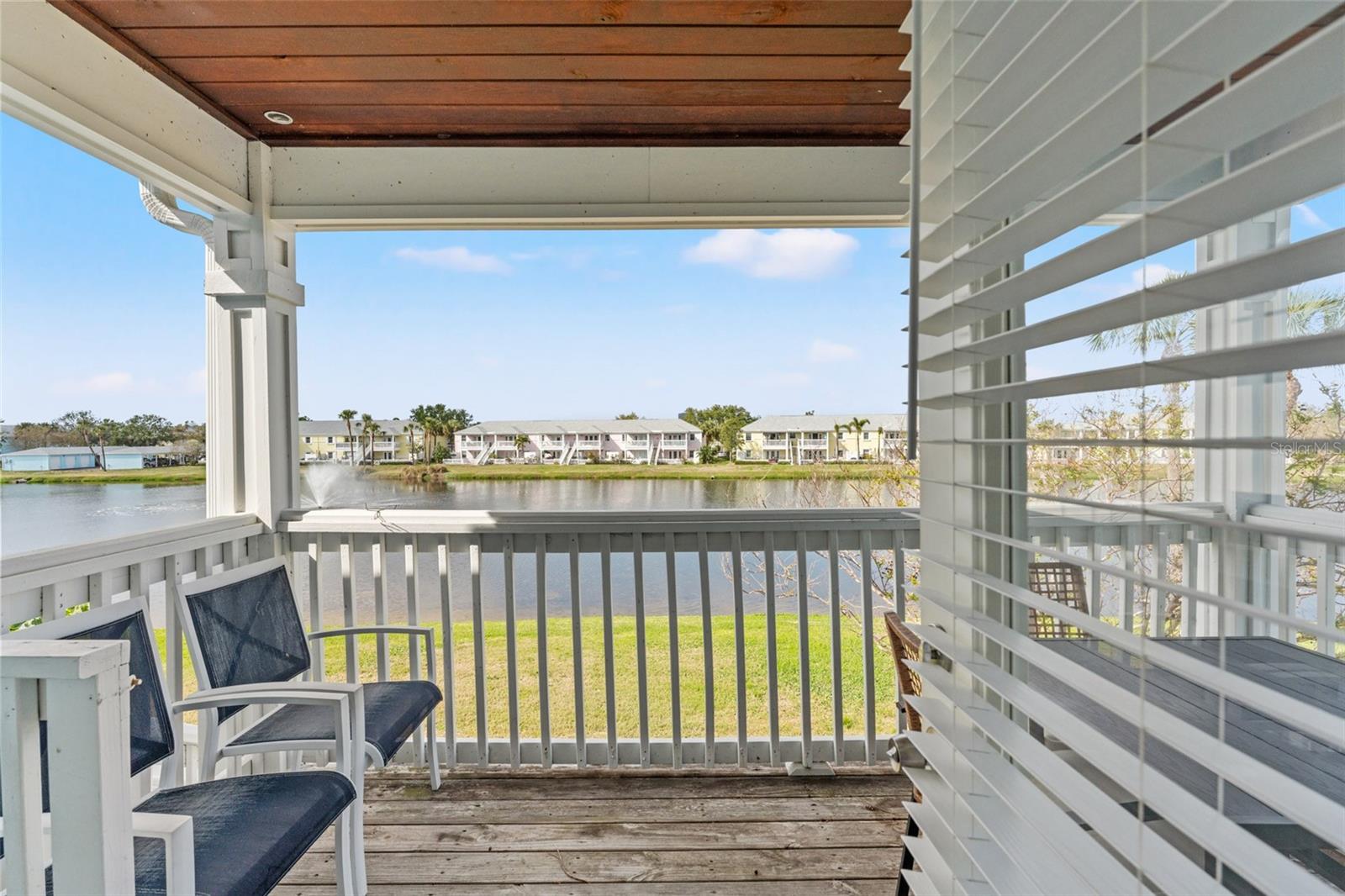 209 SEAHORSE DR SE #D