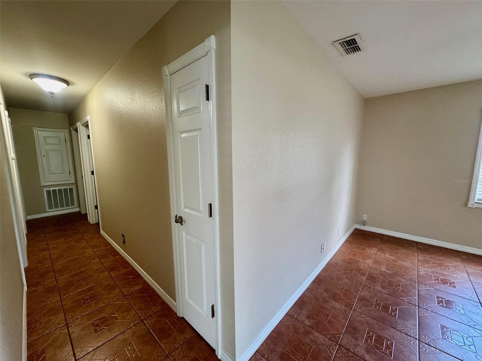 3015 W KATHLEEN ST