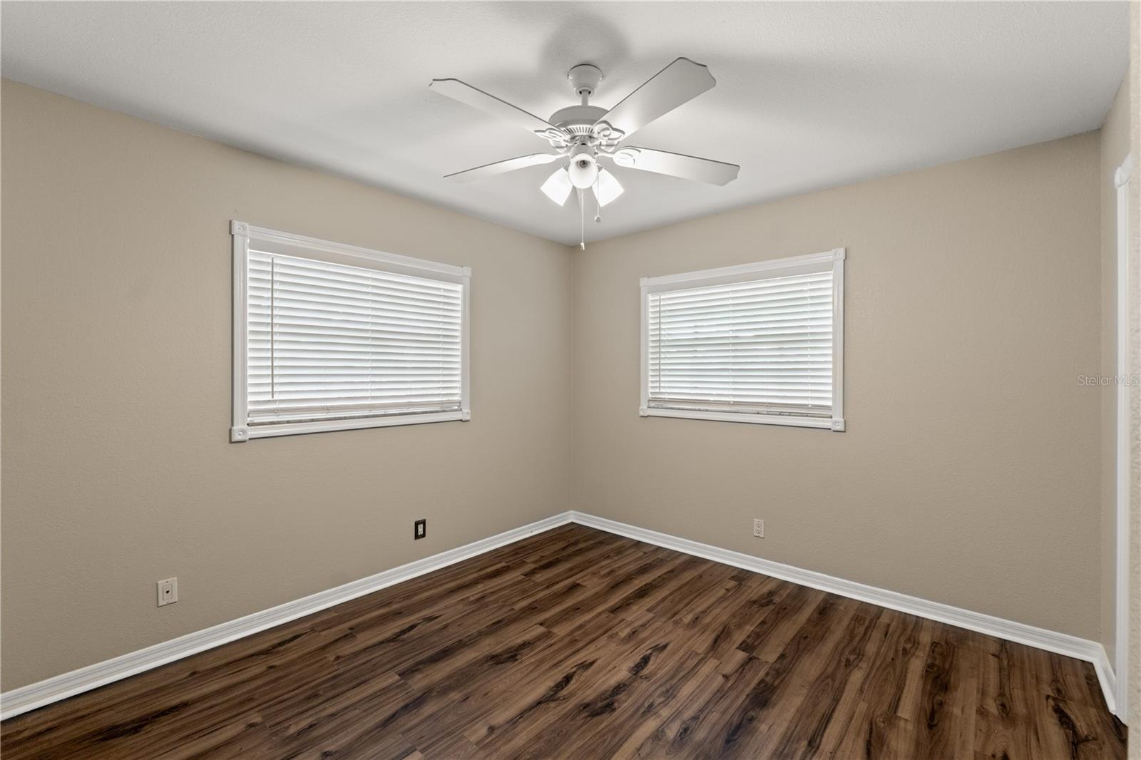 3015 W KATHLEEN ST