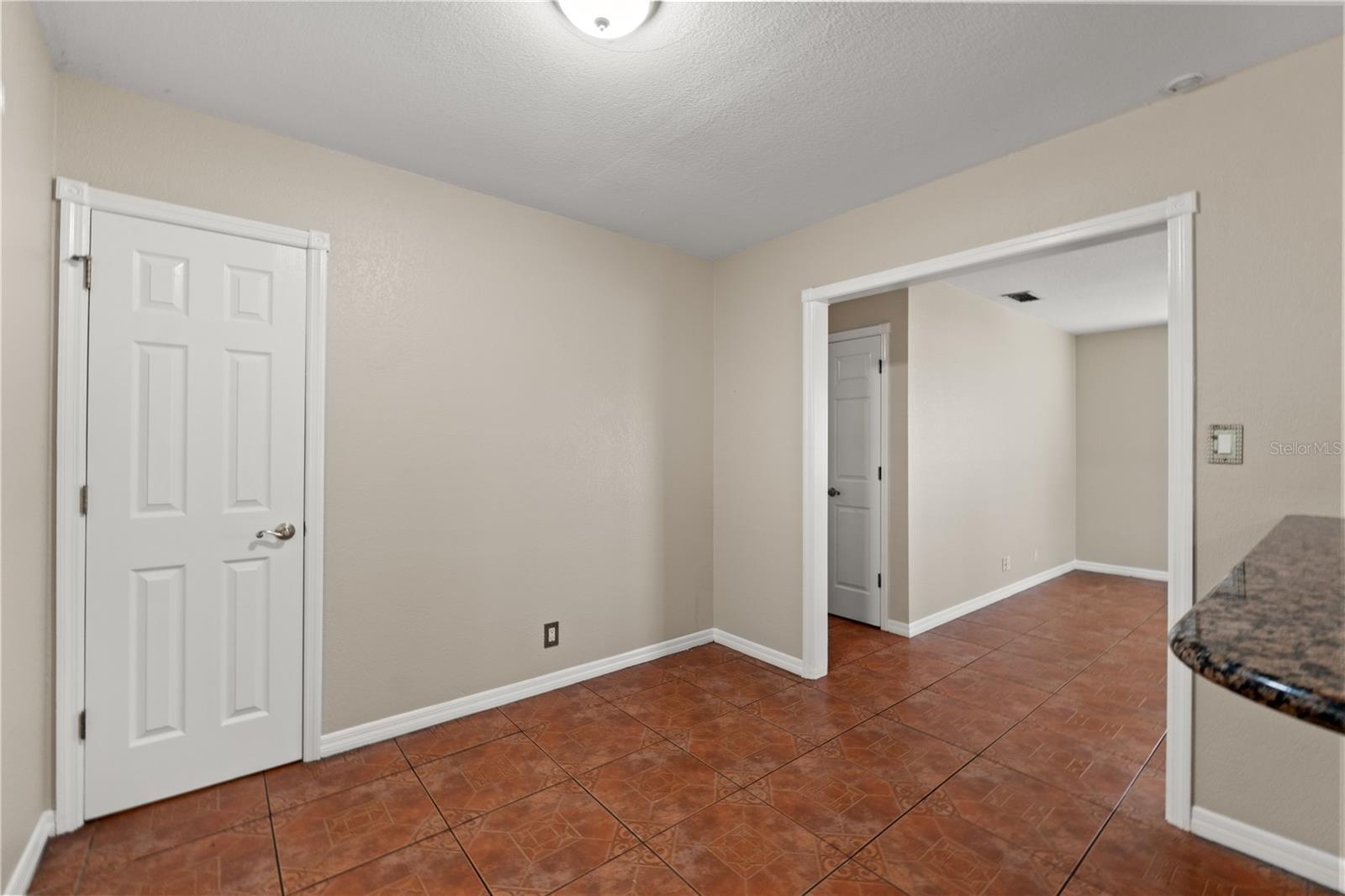 3015 W KATHLEEN ST