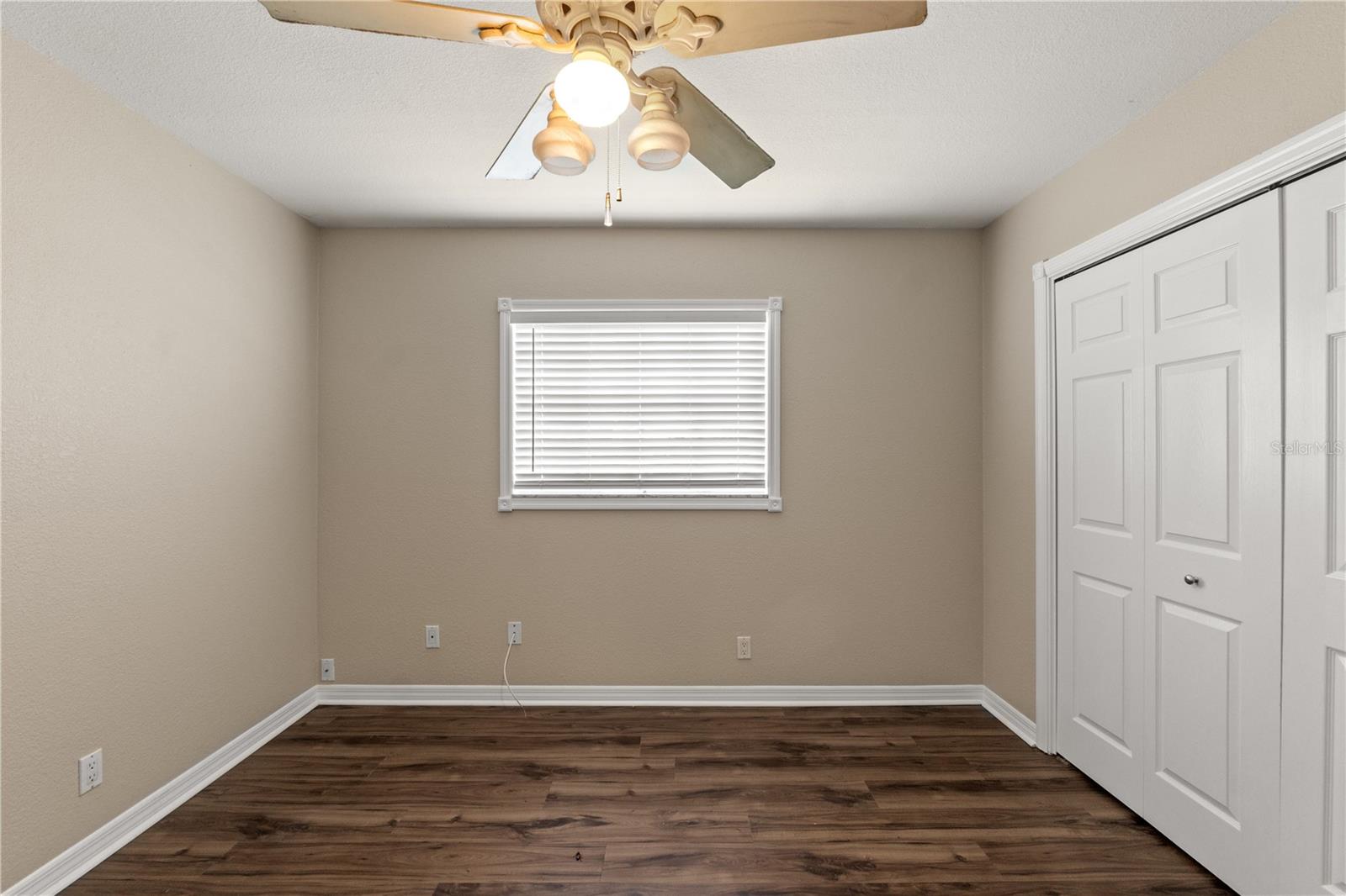 3015 W KATHLEEN ST