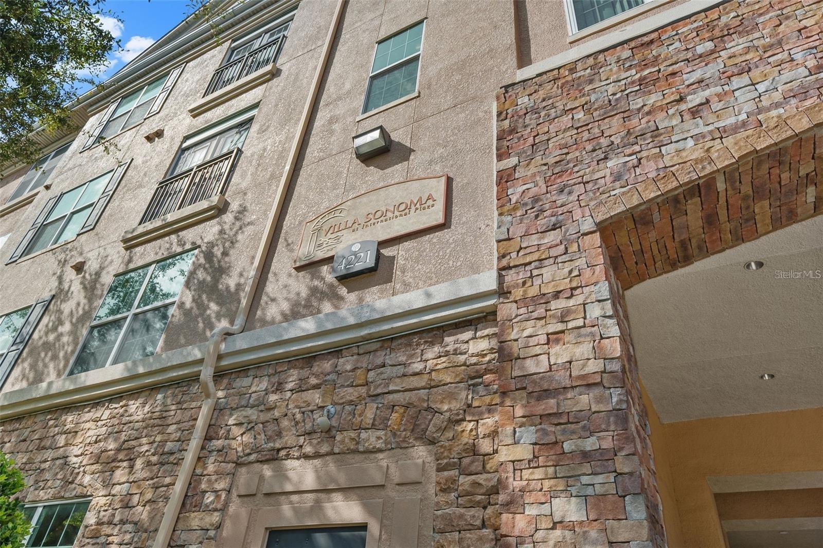 4221 W SPRUCE ST #2423