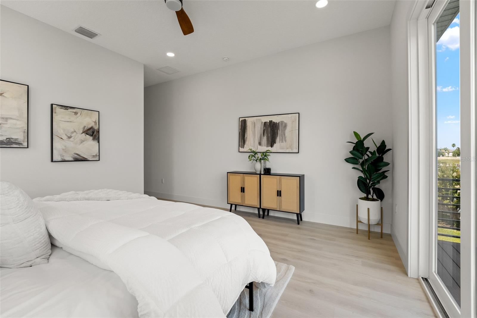 3447 PALOMETA DR