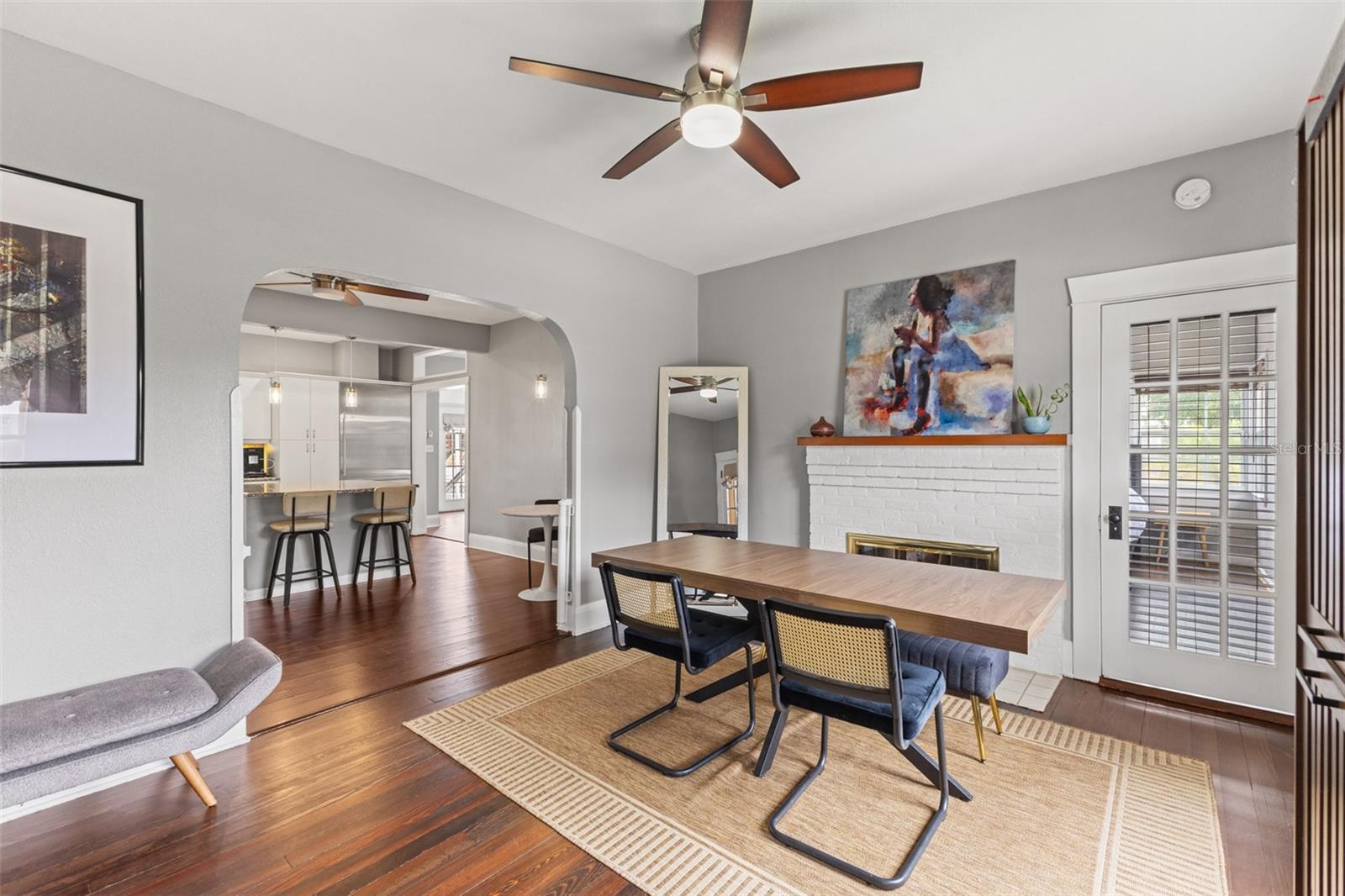 303 W FRIERSON AVE