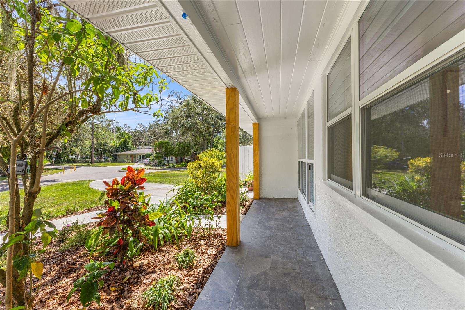 6013 ROBERTA CIR