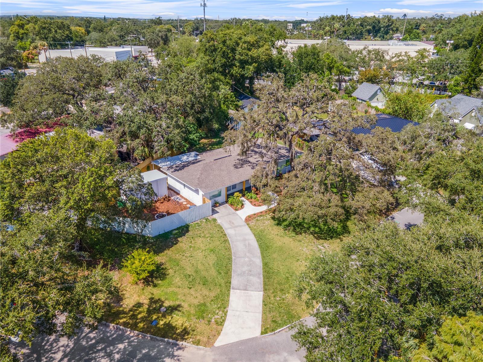 6013 ROBERTA CIR