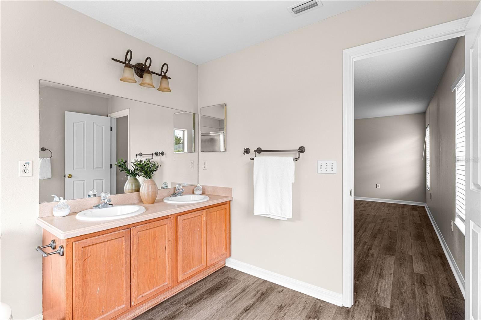 9142 LANTERN OAK WAY