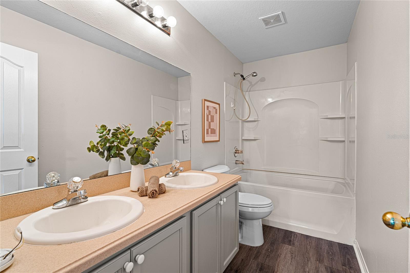 9142 LANTERN OAK WAY