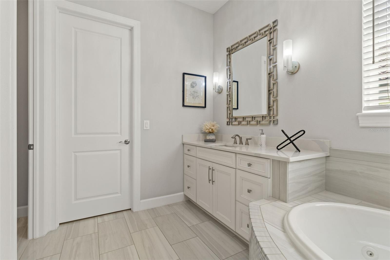 4148 ROCKY SHORES DR