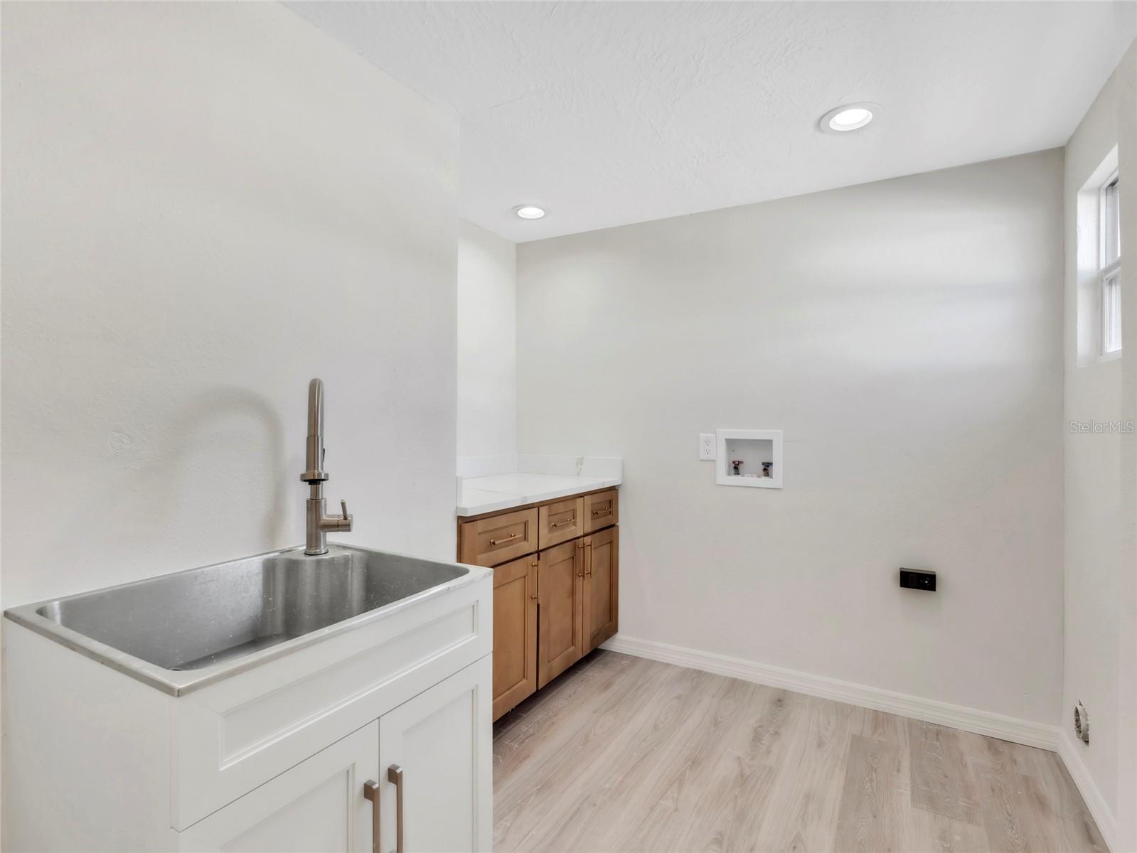 4870 VENETIAN BLVD NE